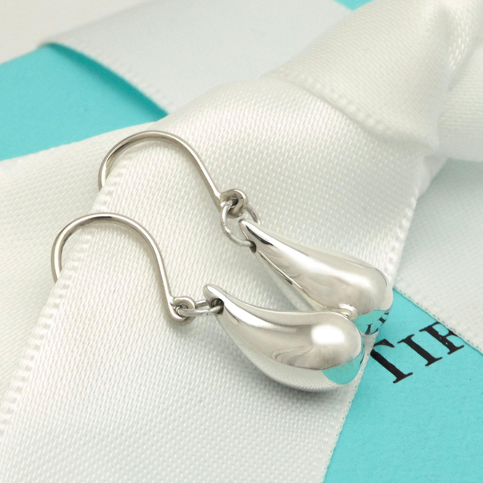 TIFFANY&Co. ティアドロップ エルサペレッティ フック ピアス AG925