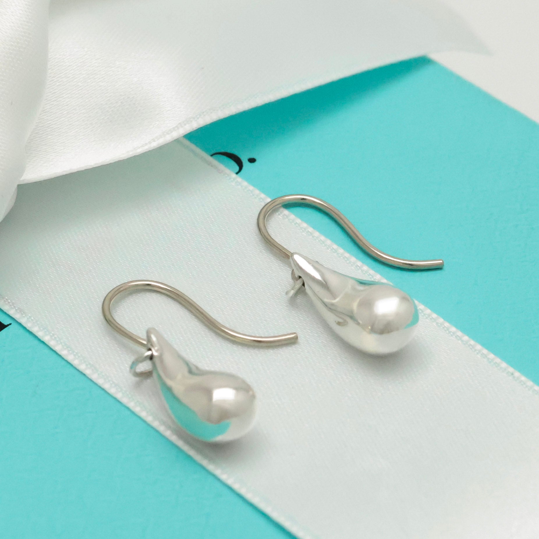 TIFFANY&Co. ティアドロップ エルサペレッティ フック ピアス AG925