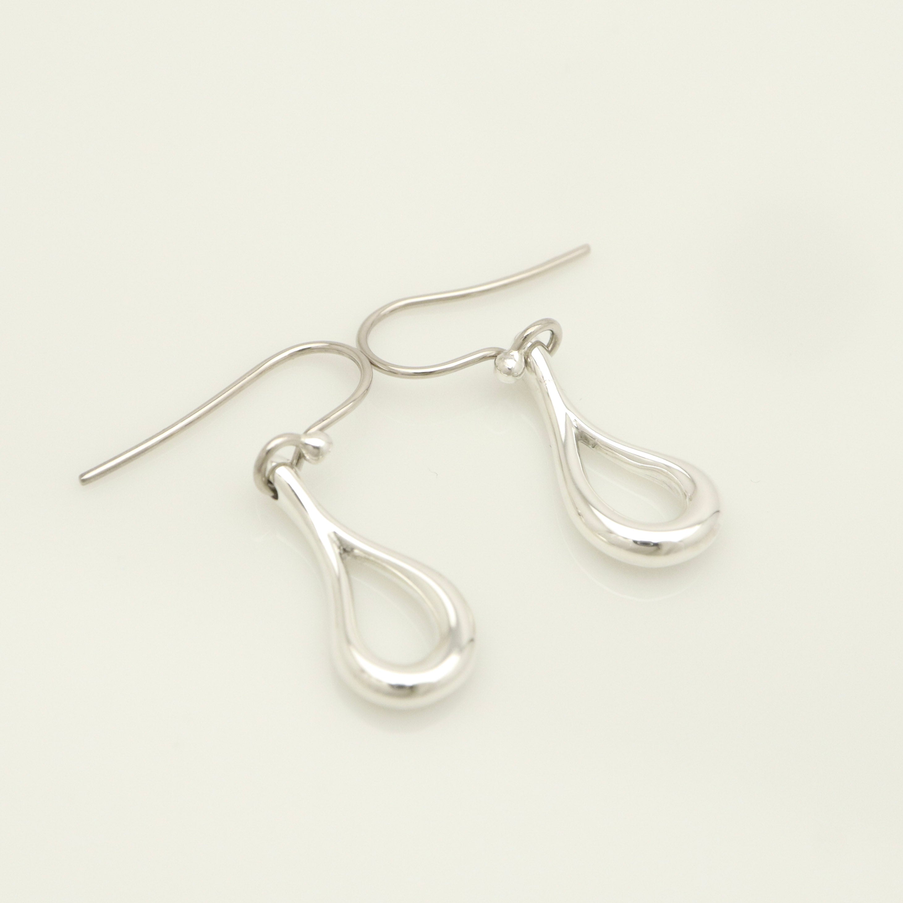 TIFFANY&Co.  オープン ティアドロップ エルサペレッティ フック ピアス AG925