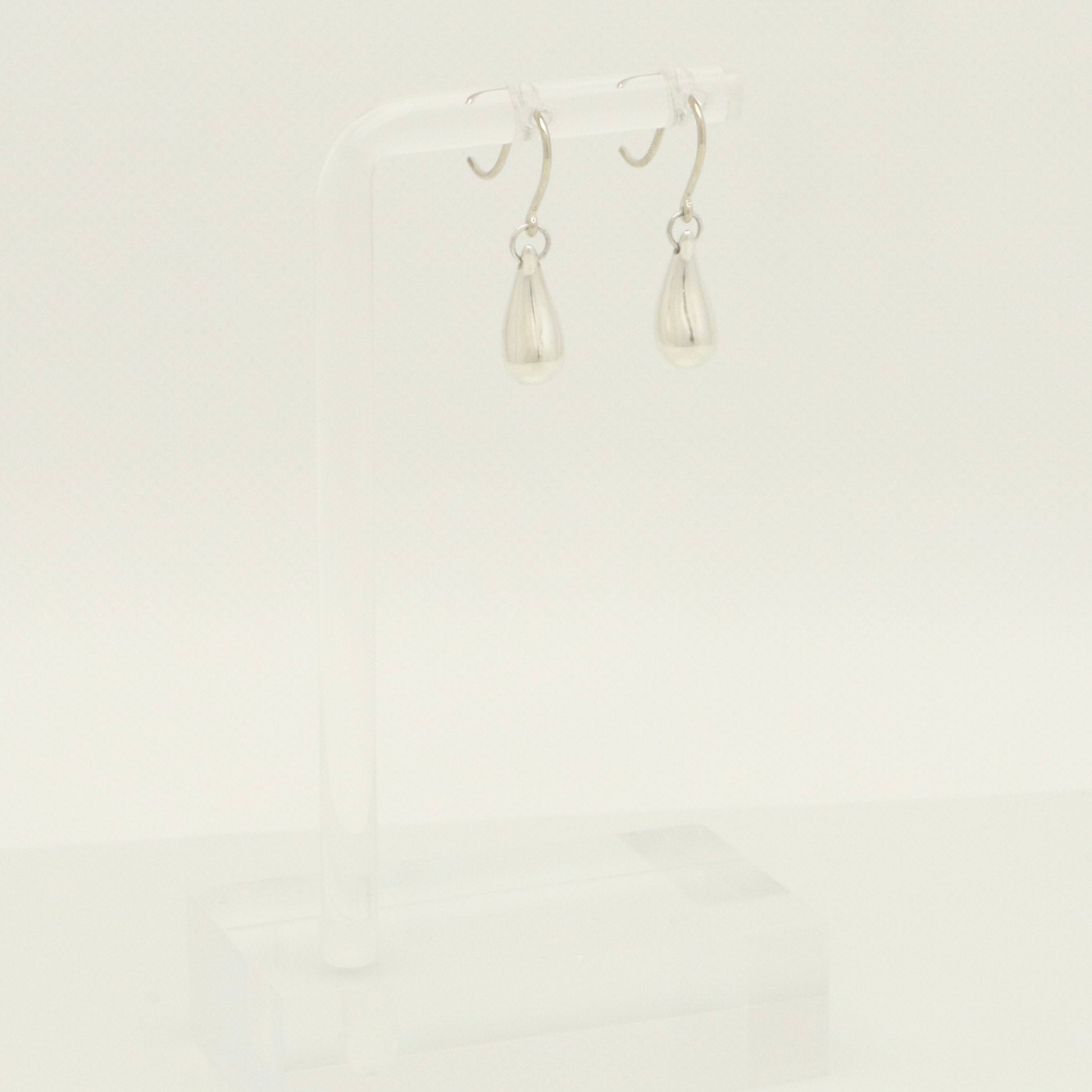 TIFFANY&Co. ティアドロップ エルサペレッティ フック ピアス AG925