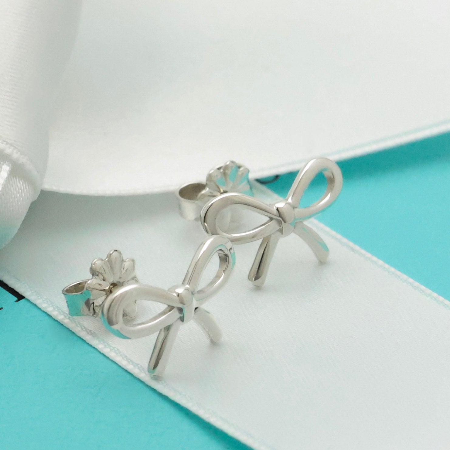 TIFFANY&Co. リボン ボウ スタッド ピアス AG925