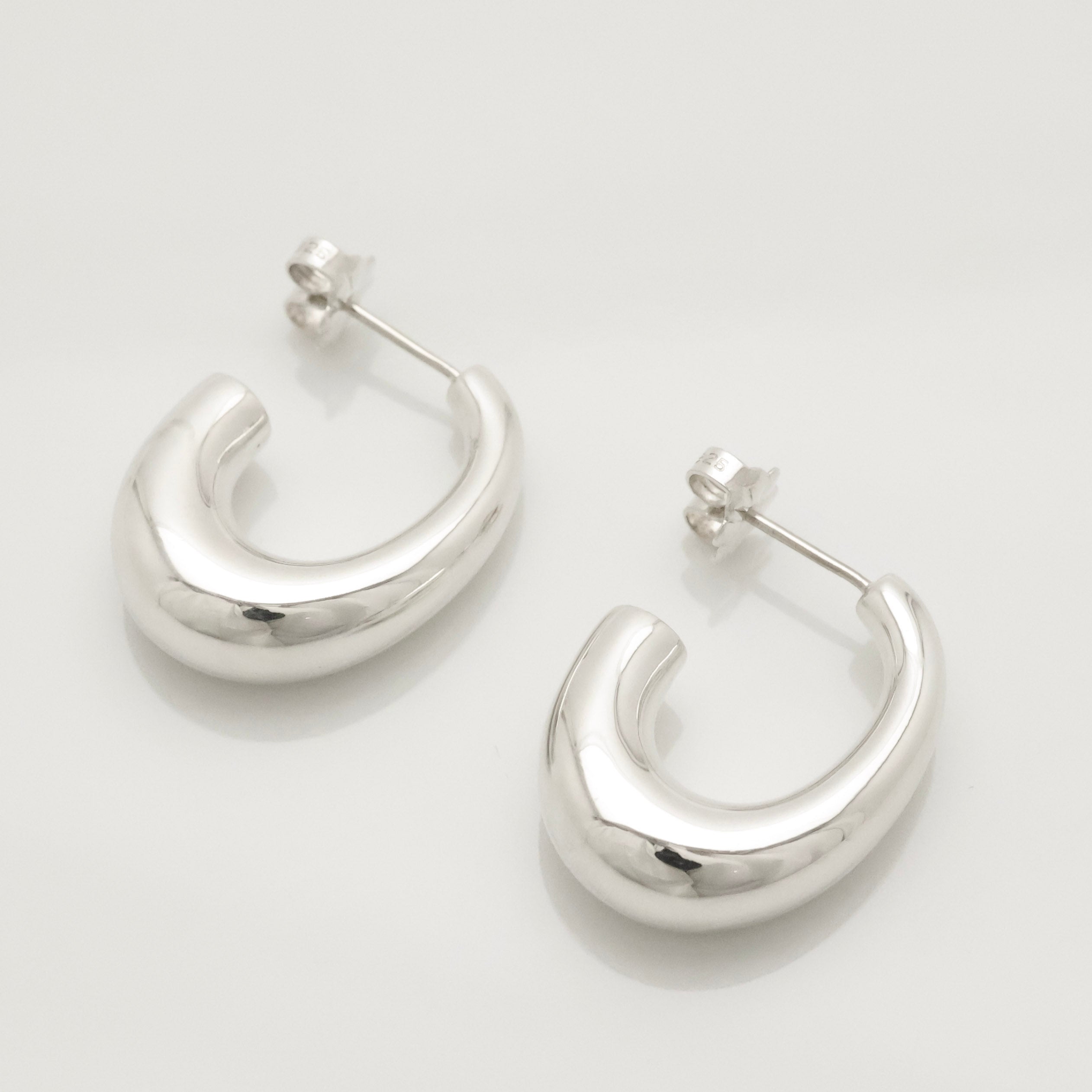 TIFFANY&Co. ハーフ フープ スタッド ピアス AG925