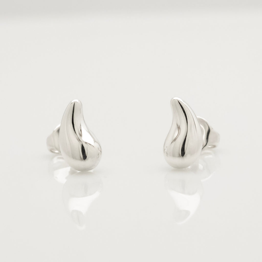 TIFFANY&Co. ティアドロップ エルサペレッティ スタッド ピアス AG925