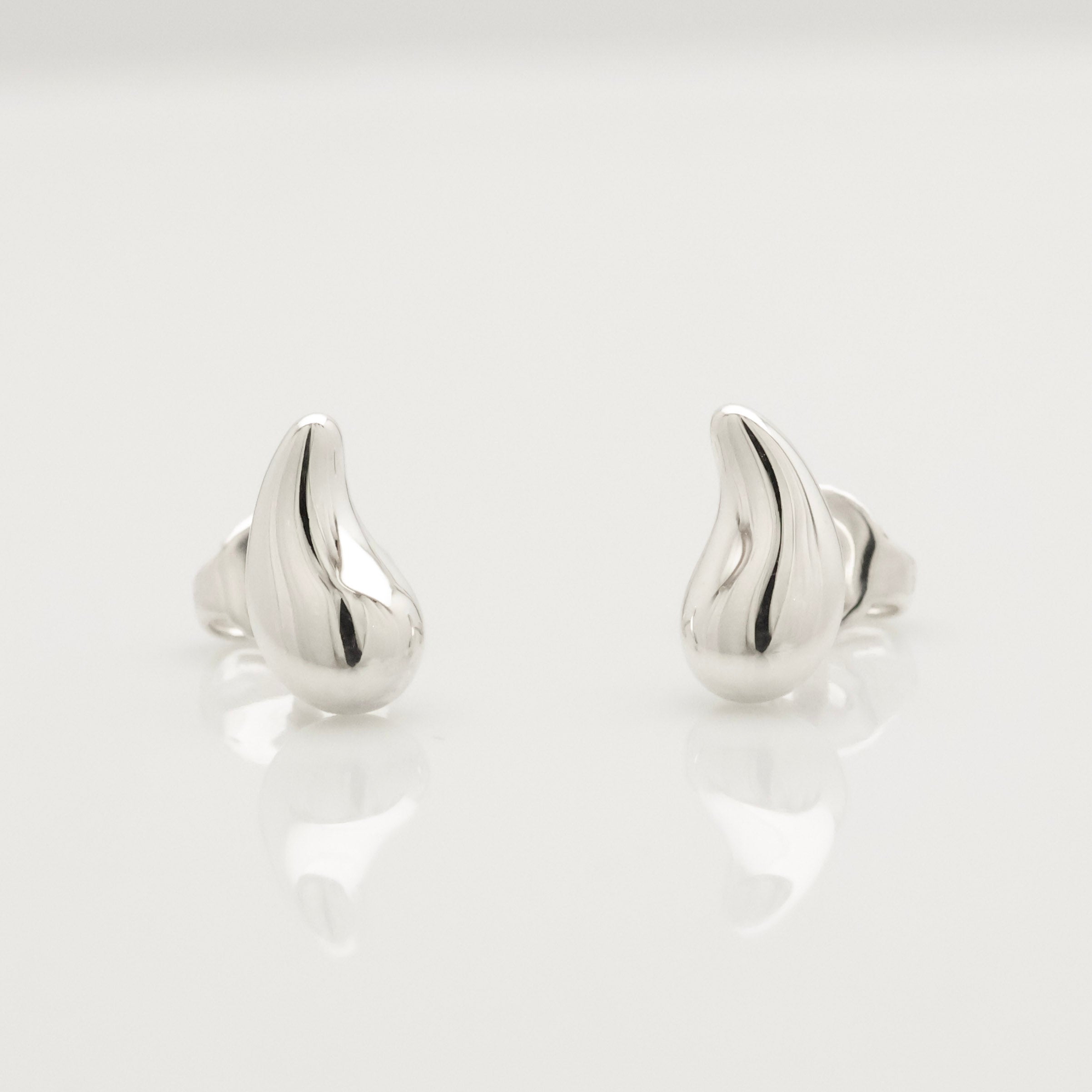 TIFFANY&Co. ティアドロップ エルサペレッティ スタッド ピアス AG925