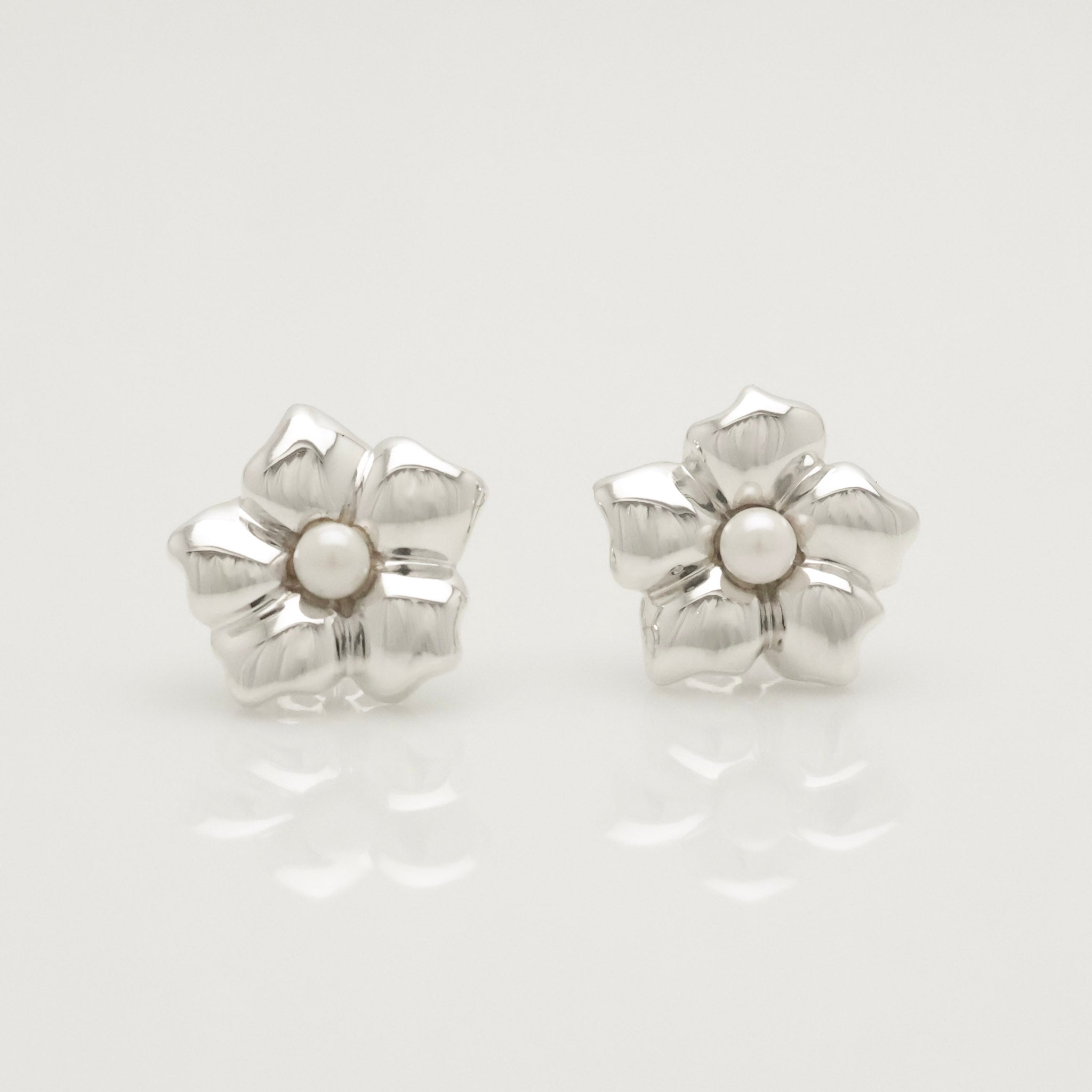 TIFFANY&Co. フラワー パール スタッド ピアス AG925