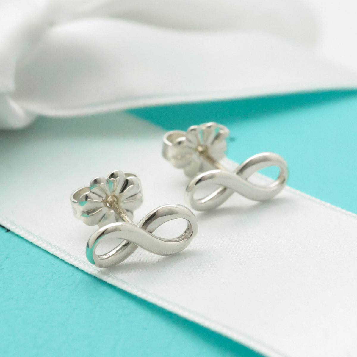 TIFFANY&Co. インフィニティ スタッド ピアス AG925