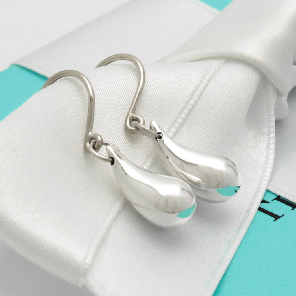 TIFFANY&Co. ティアドロップ エルサペレッティ フック ピアス AG925