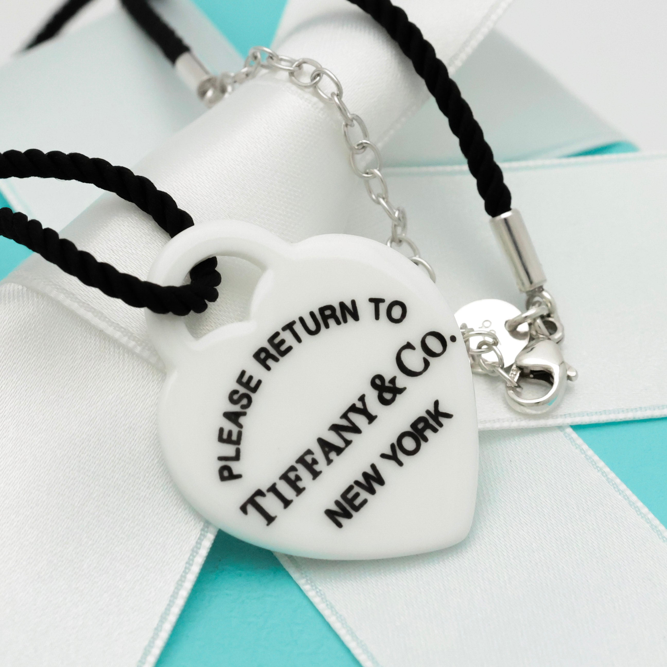 TIFFANY&Co. リターントゥ ティファニー ハート タグ ホワイト ボーン シルク コード ネックレス AG925