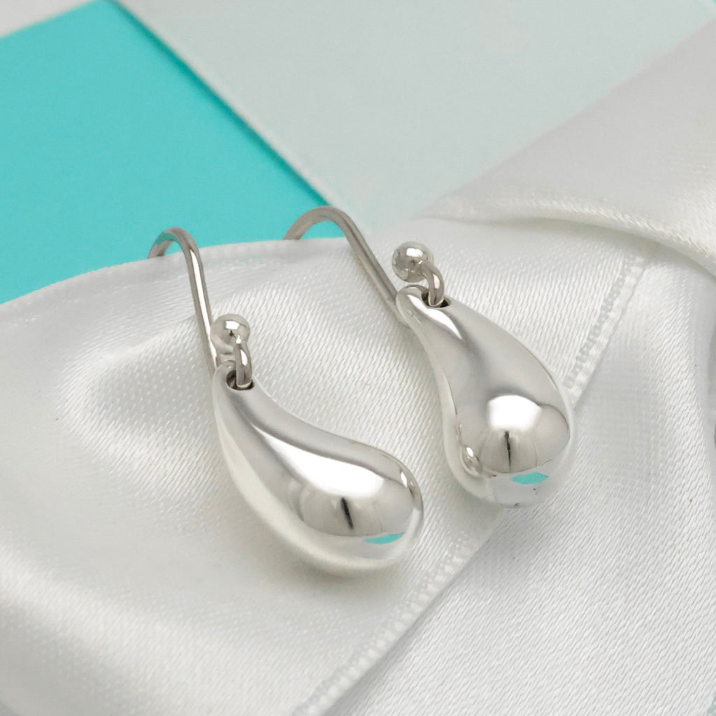 TIFFANY&Co. ティアドロップ エルサペレッティ フック ピアス AG925