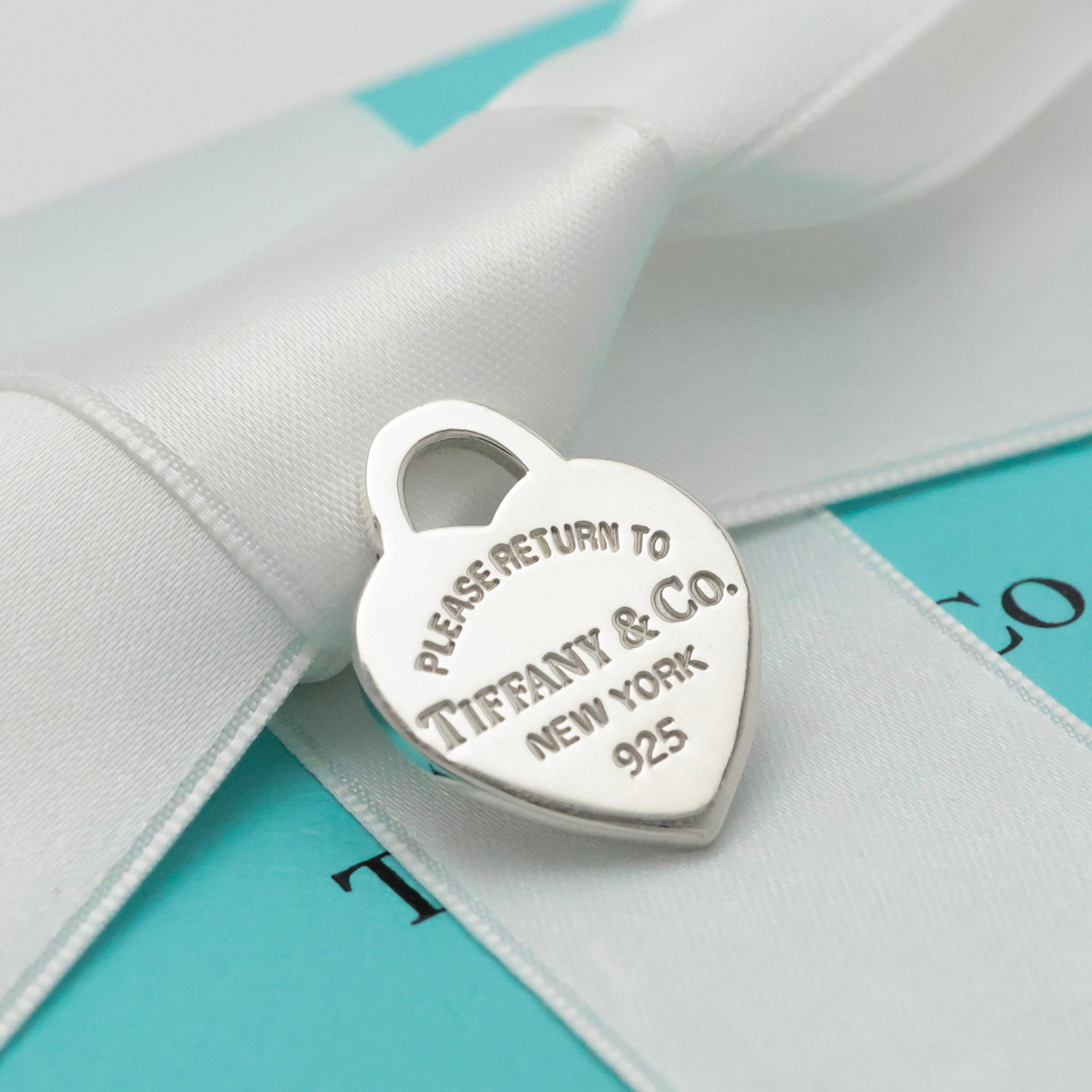 TIFFANY&Co. リターントゥ ティファニー ミディアム ハート タグ チャーム AG925