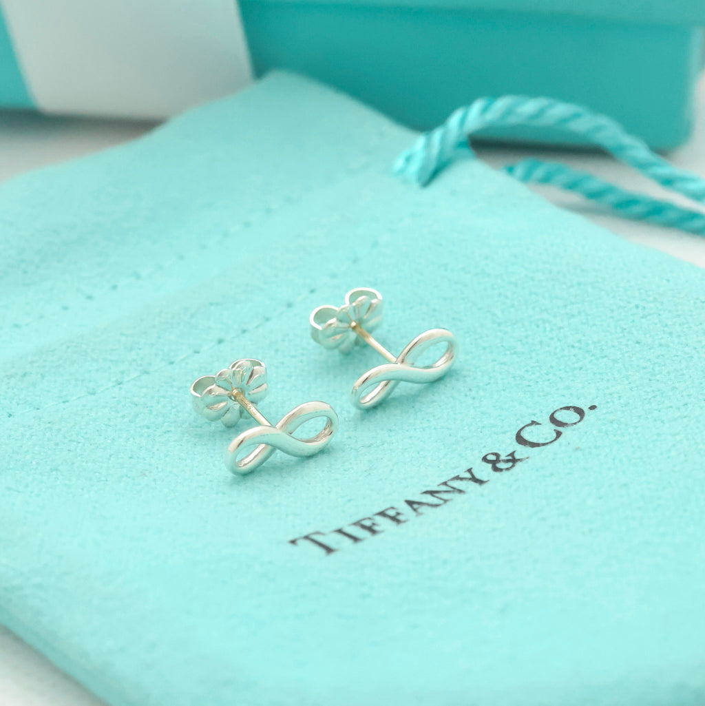 TIFFANY&Co. インフィニティ スタッド ピアス AG925
