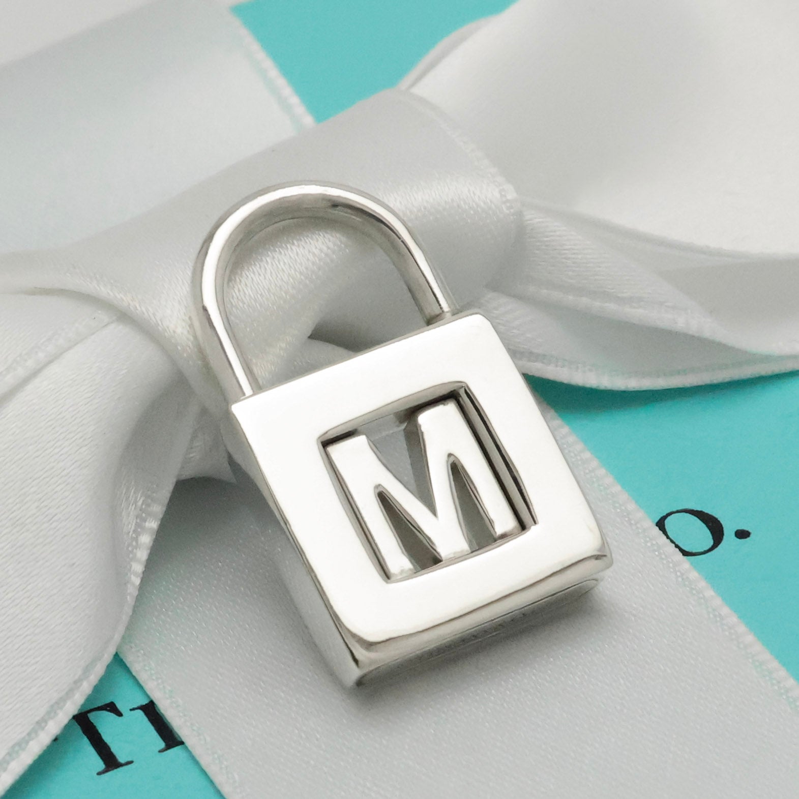 TIFFANY&Co. カデナ ロック M アルファベット ネックレス AG925