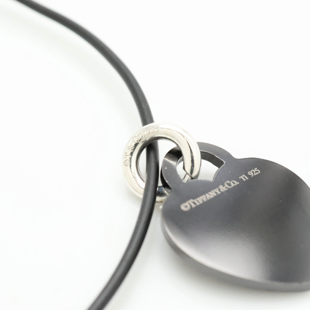 TIFFANY&Co. リターントゥ ティファニー ハート タグ ブラック チタン ラバー コード ネックレス AG925