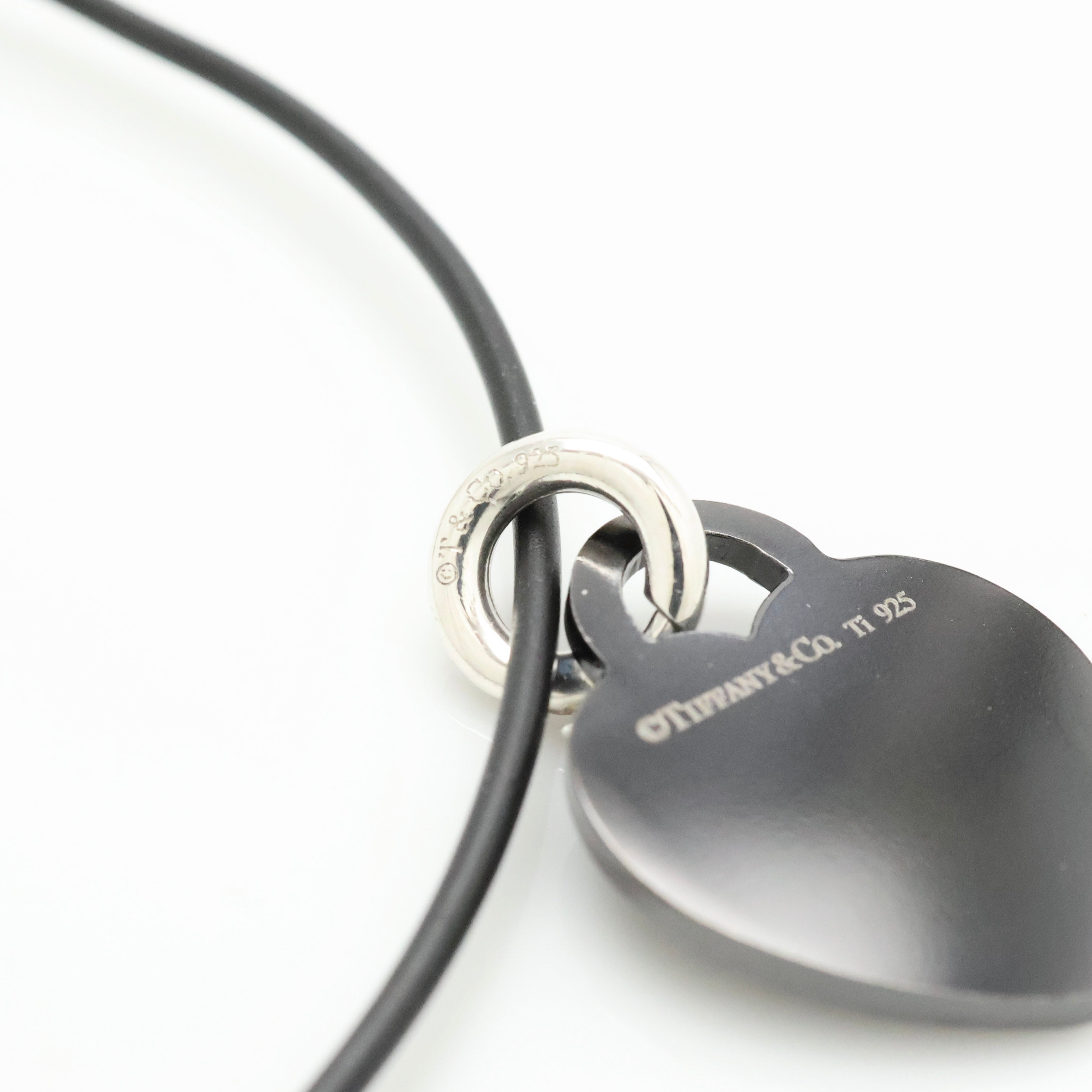 TIFFANY&Co. リターントゥ ティファニー ハート タグ ブラック チタン ラバー コード ネックレス AG925