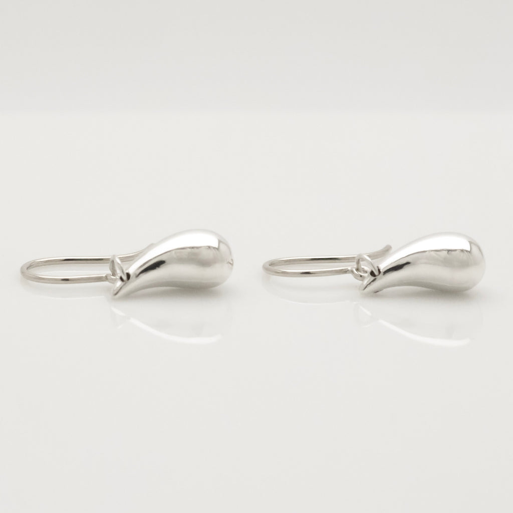 TIFFANY&Co. ティアドロップ エルサペレッティ フック ピアス AG925