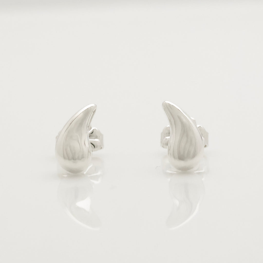 TIFFANY&Co. ティアドロップ エルサペレッティ スタッド ピアス AG925