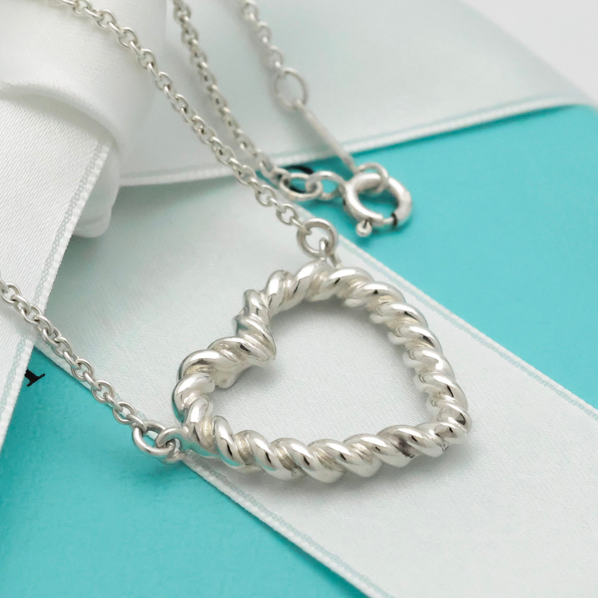 TIFFANY&Co. ツイスト ハート ネックレス AG925