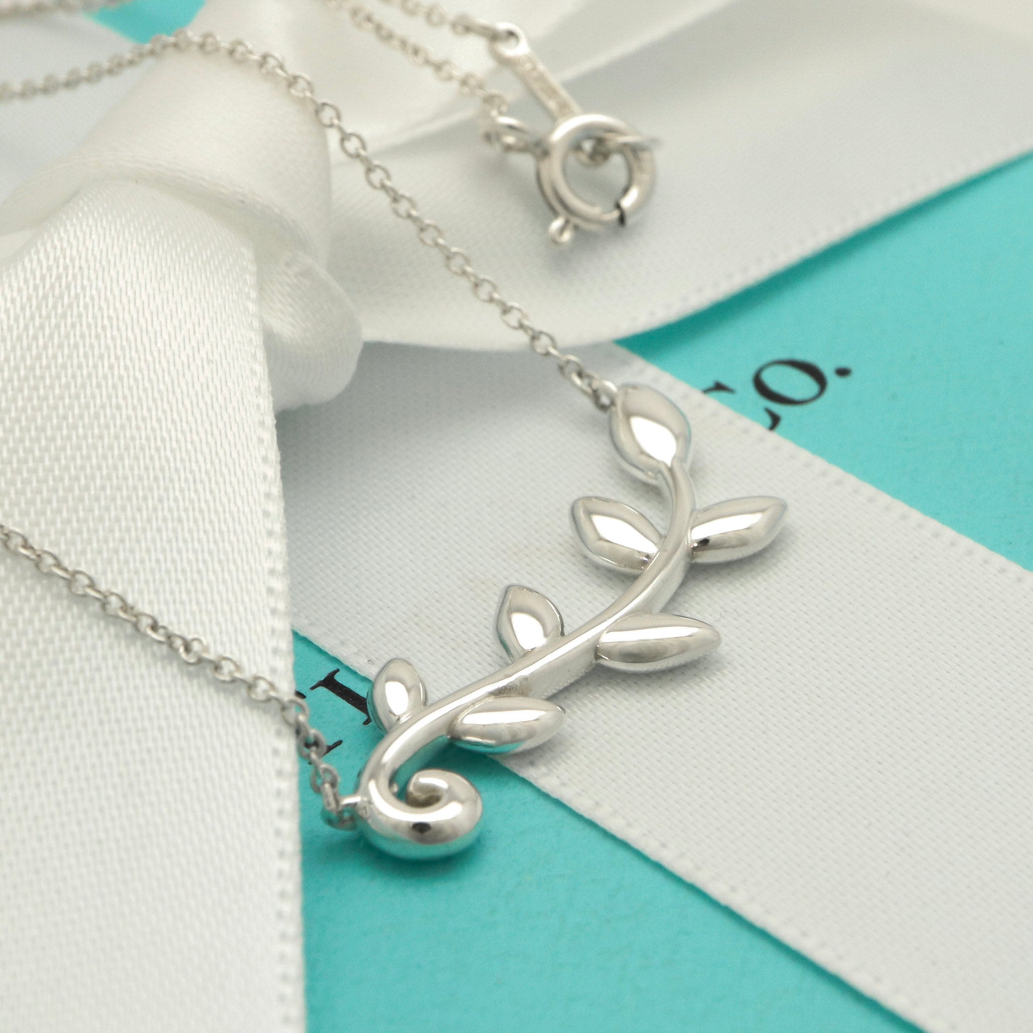 GIFT*Tiffany & Co. Picasso Olive Leaf Vine Necklace Pendant Sterling Silver 925 