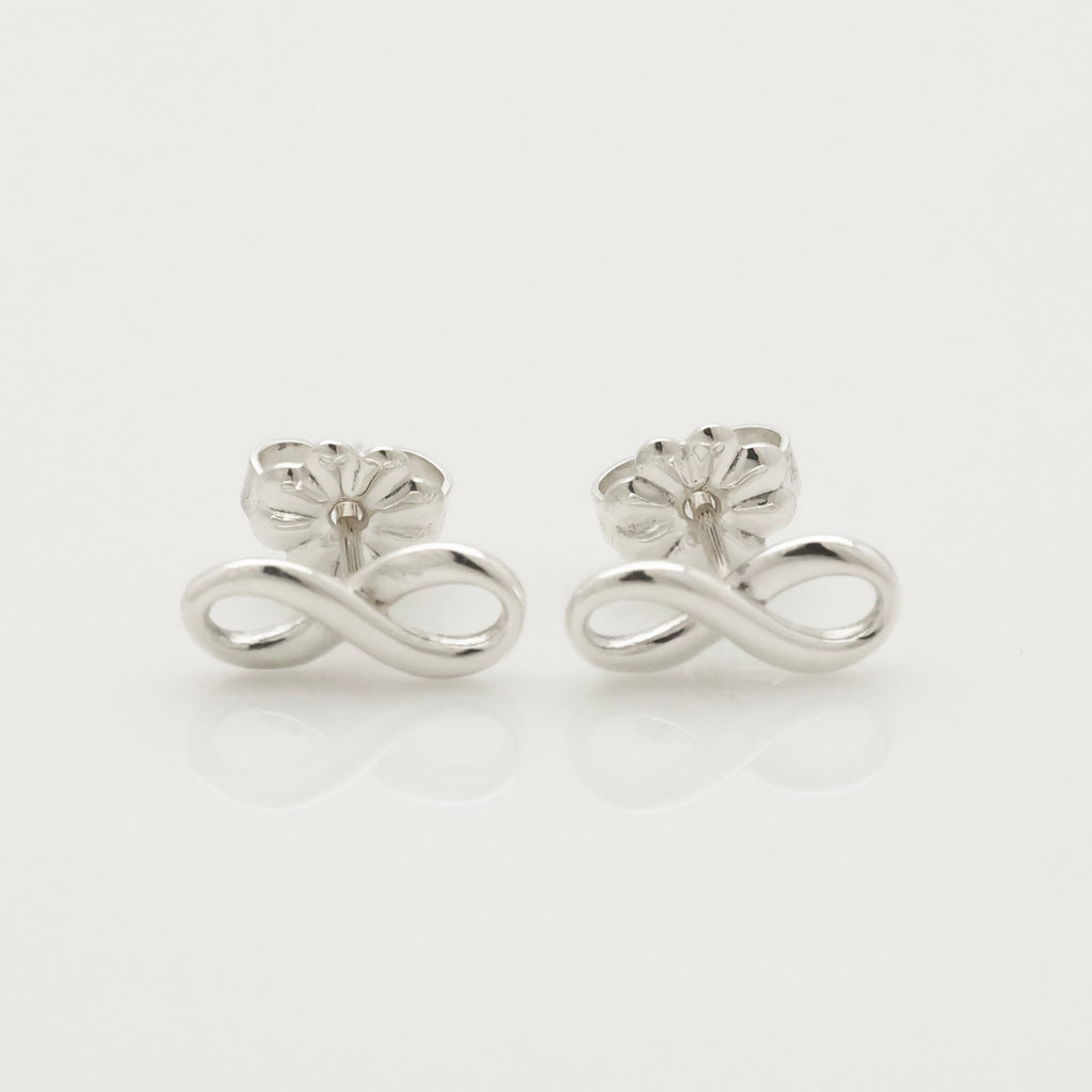 TIFFANY&Co. インフィニティ スタッド ピアス AG925