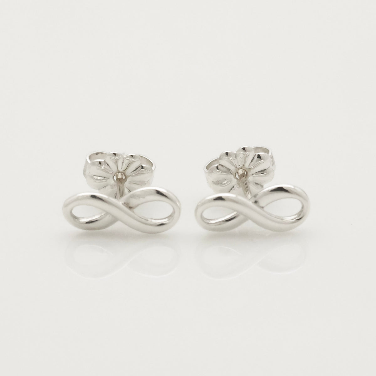 TIFFANY&Co. インフィニティ スタッド ピアス AG925