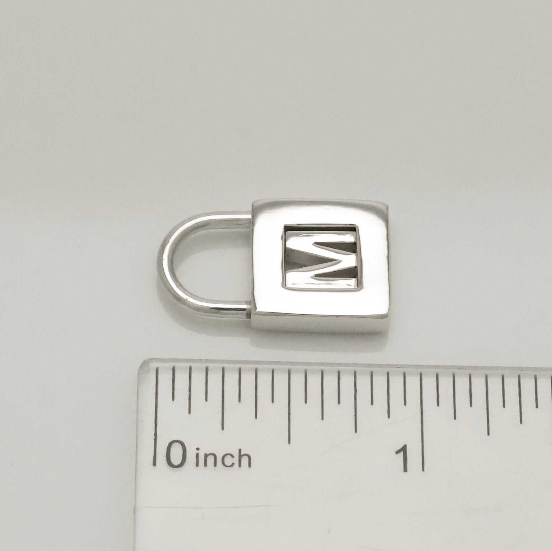 TIFFANY&Co. カデナ ロック M アルファベット ネックレス AG925