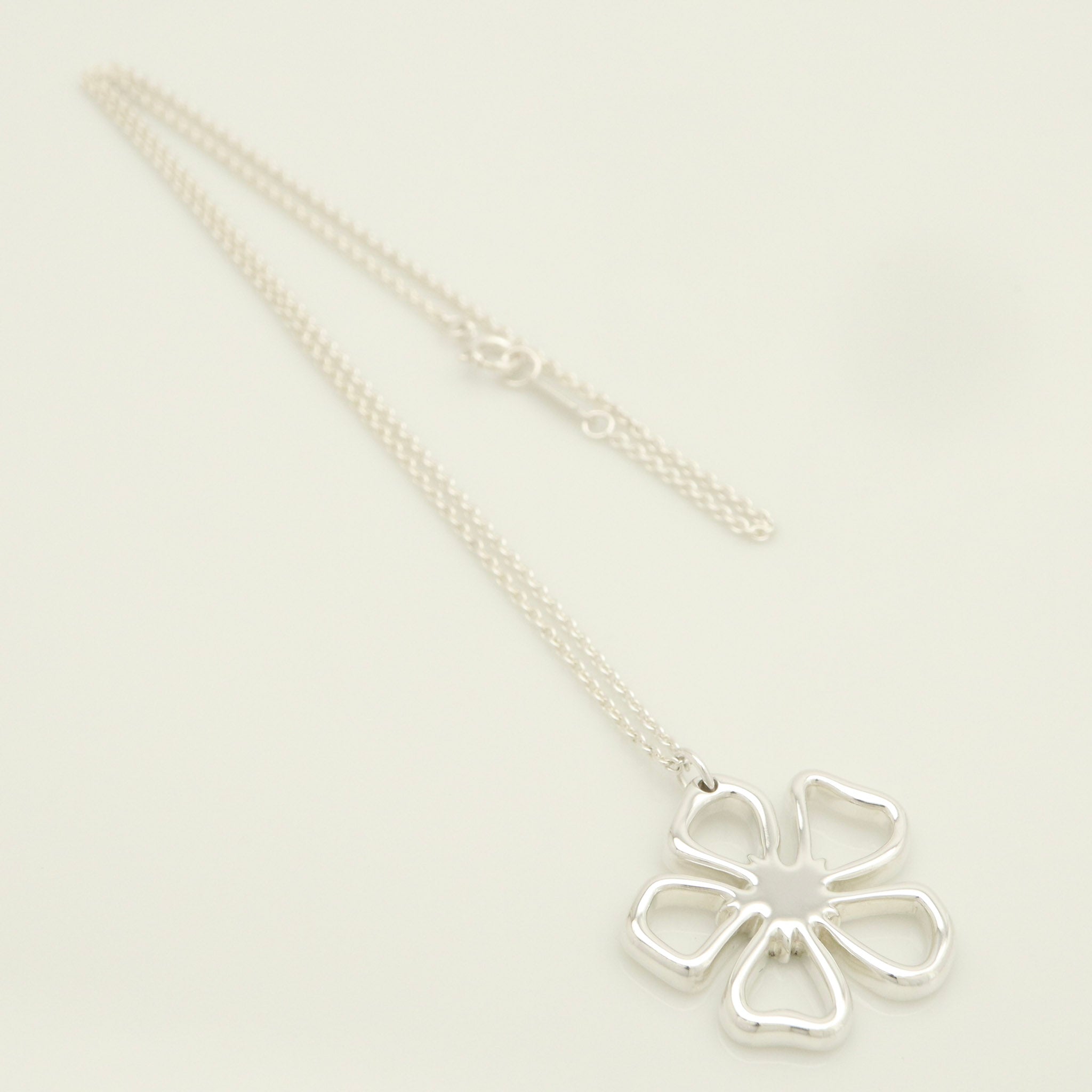 TIFFANY＆Co. ハイビスカス フラワー ネックレス AG925