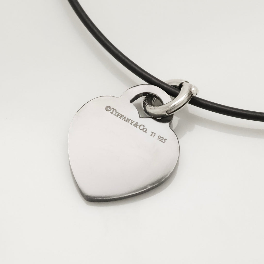 TIFFANY&Co. リターントゥ ティファニー ハート タグ ブラック チタン ラバー コード ネックレス AG925