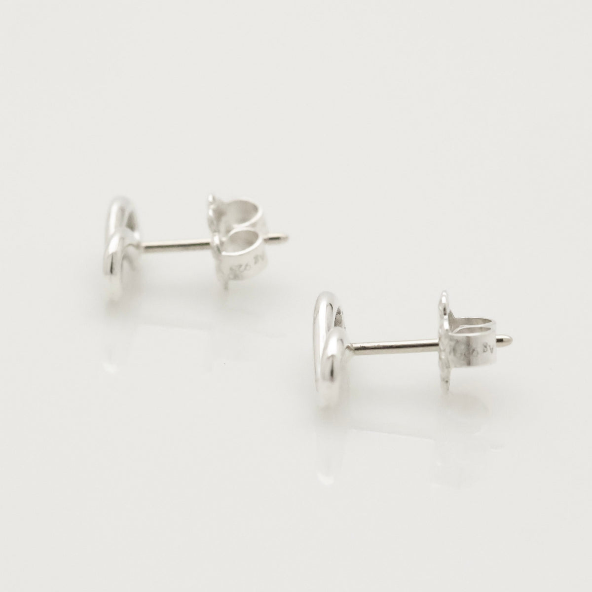 TIFFANY&Co. インフィニティ スタッド ピアス AG925