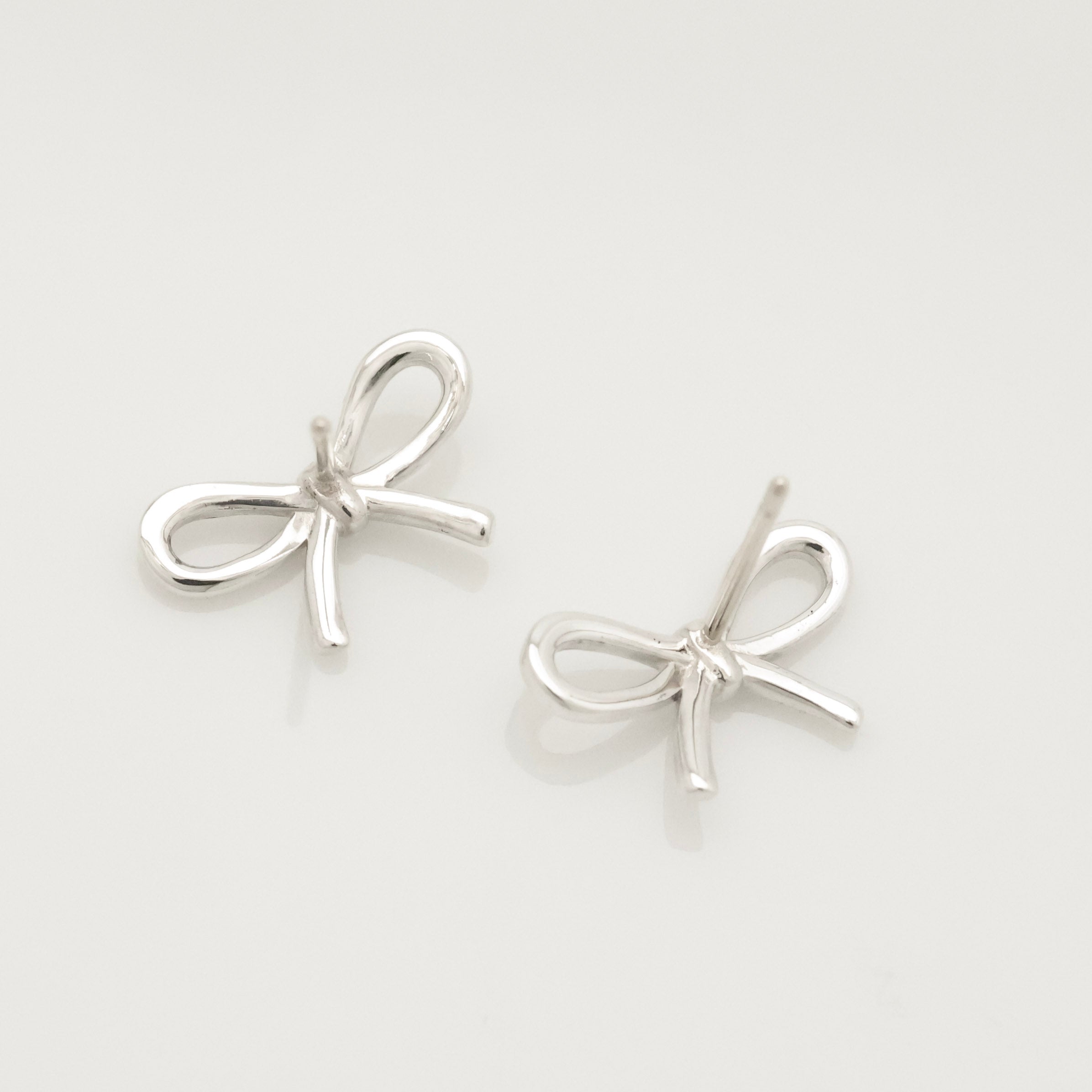 TIFFANY&Co. リボン ボウ スタッド ピアス AG925