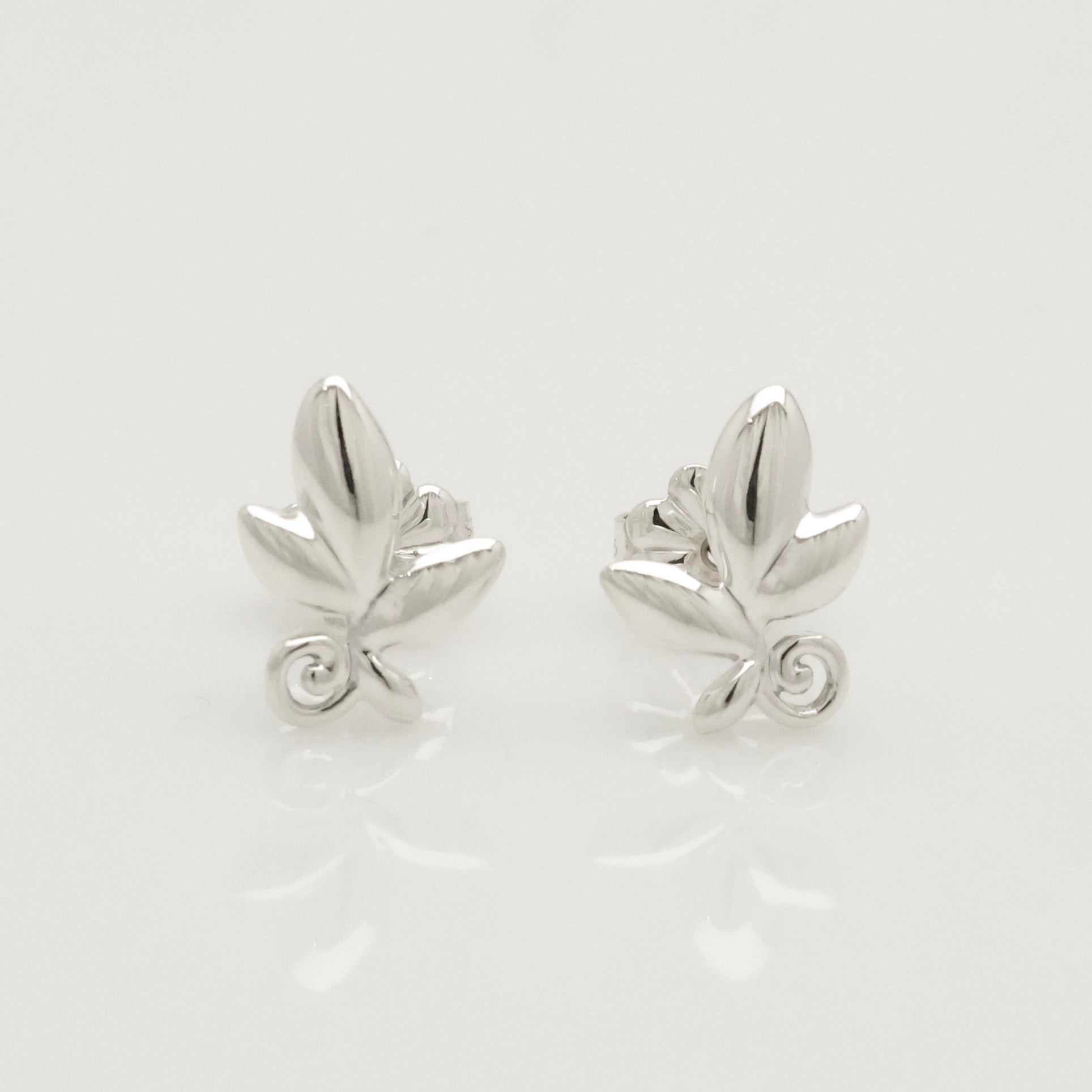 Tiffany & Co. Olive Leaf Necklace Sterling Silver 925 