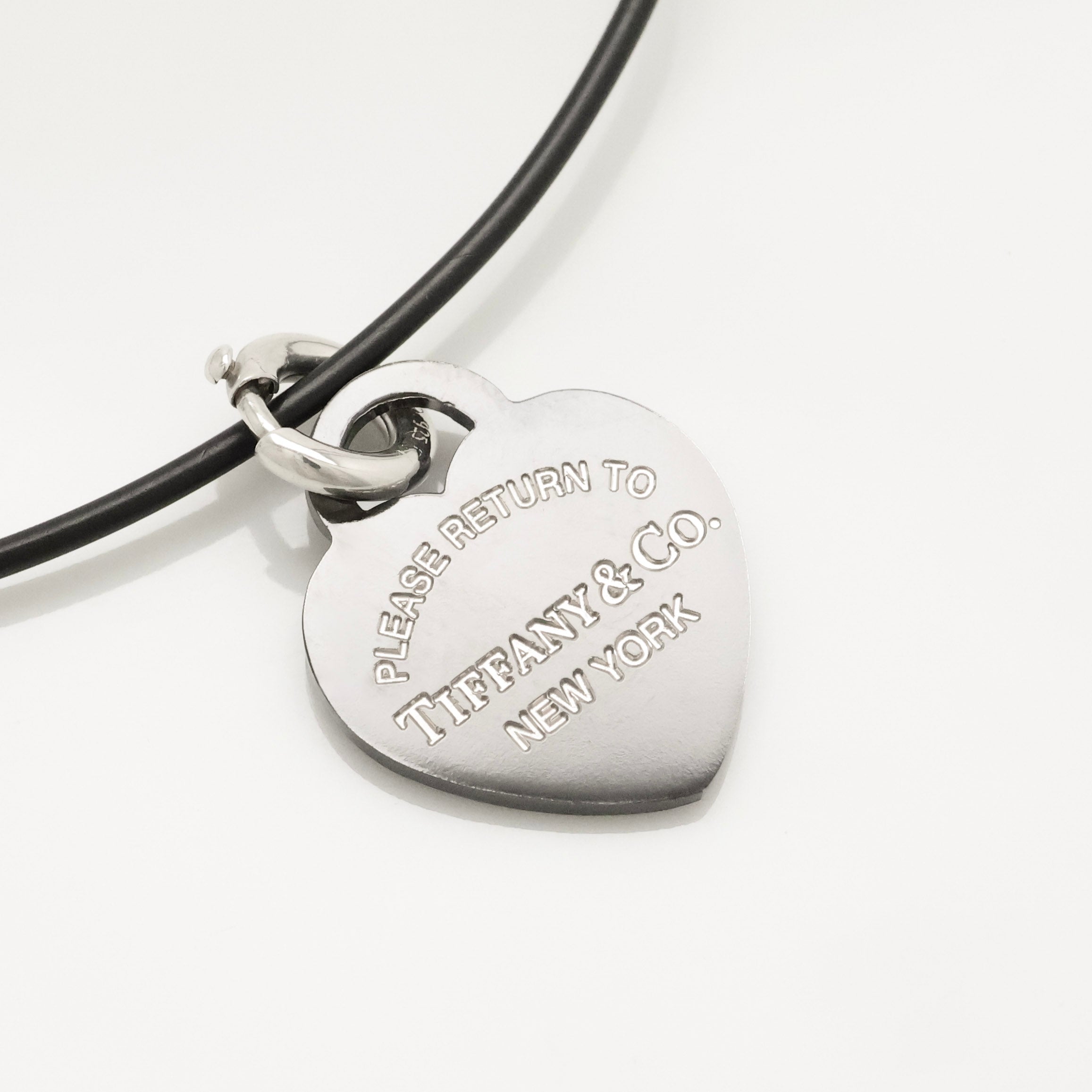 TIFFANY&Co. リターントゥ ティファニー ハート タグ ブラック チタン ラバー コード ネックレス AG925