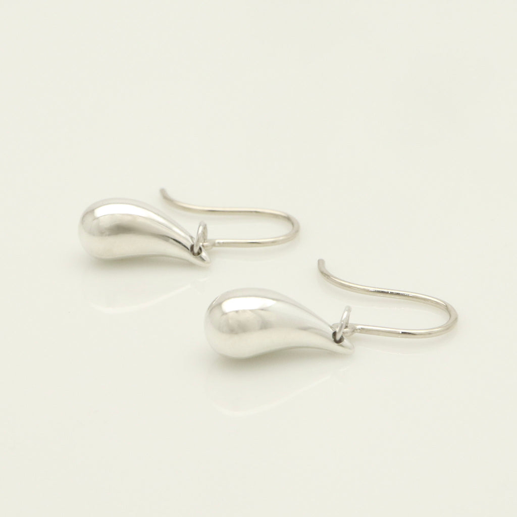TIFFANY&Co. ティアドロップ エルサペレッティ フック ピアス AG925