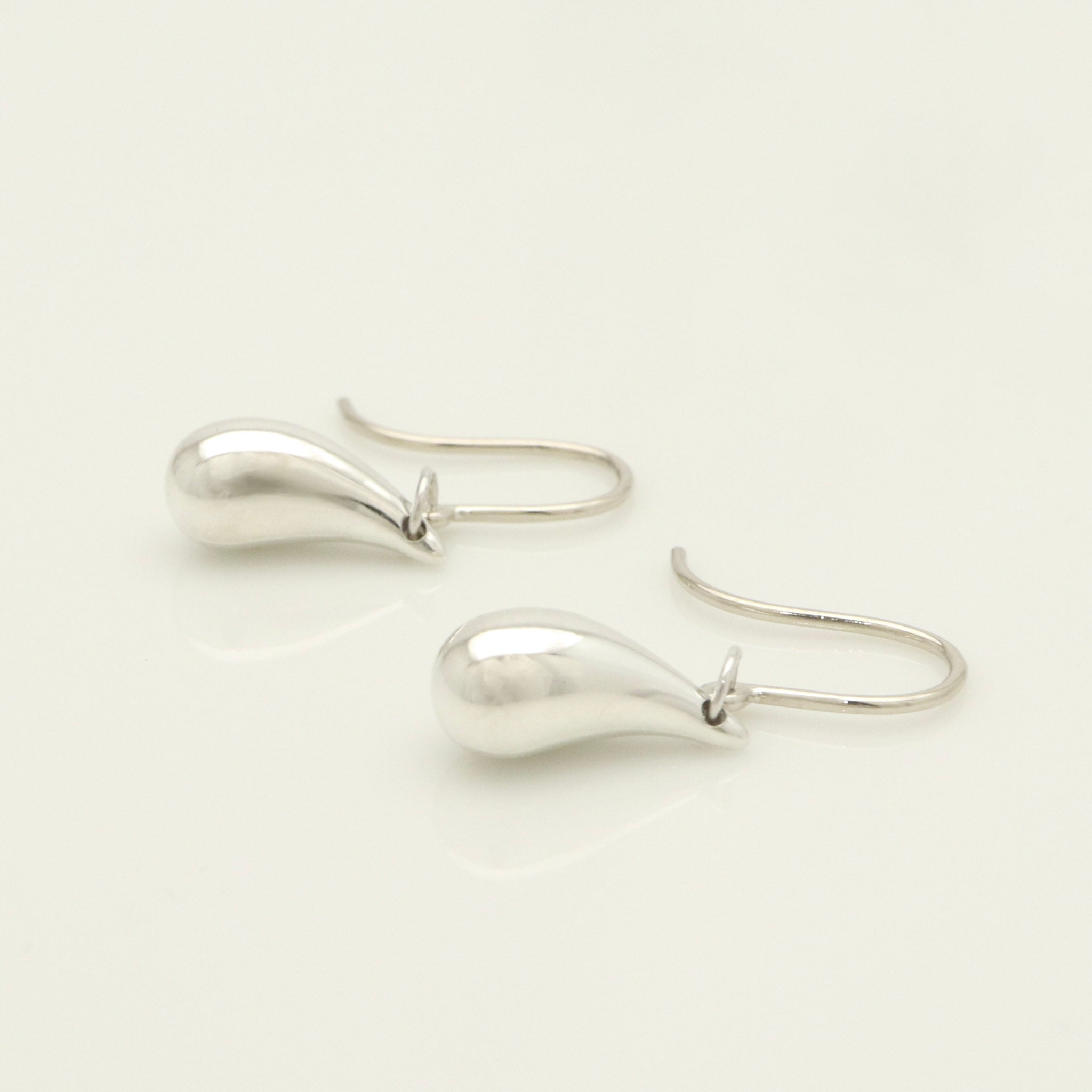 TIFFANY&Co. ティアドロップ エルサペレッティ フック ピアス AG925