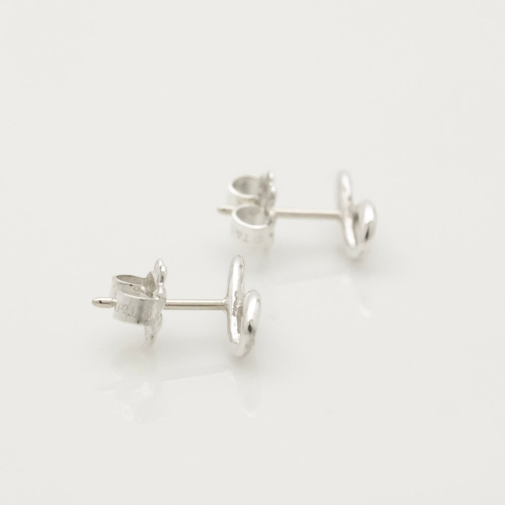 TIFFANY&Co. インフィニティ スタッド ピアス AG925
