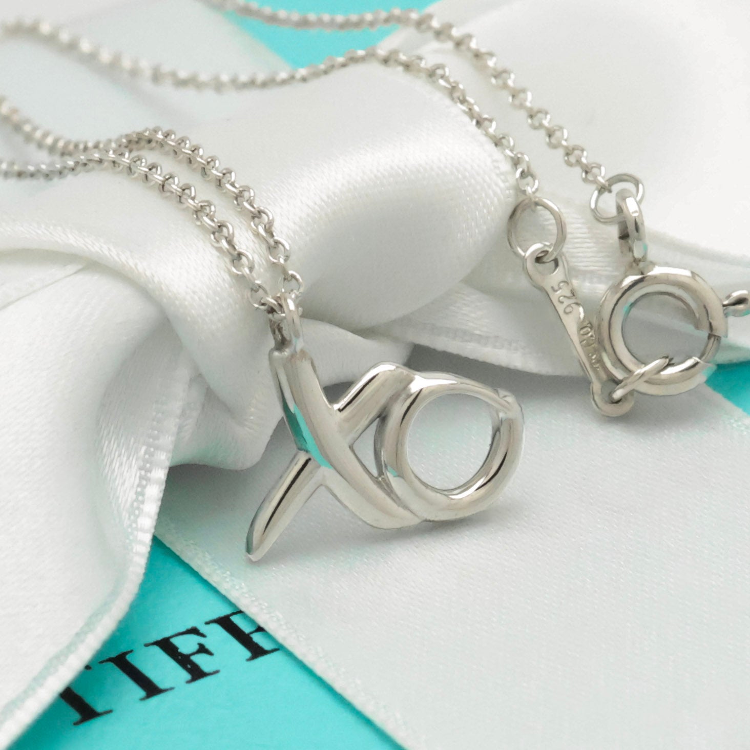Tiffany & Co. Picasso Love & Kiss XO Necklace Sterling Silver 925