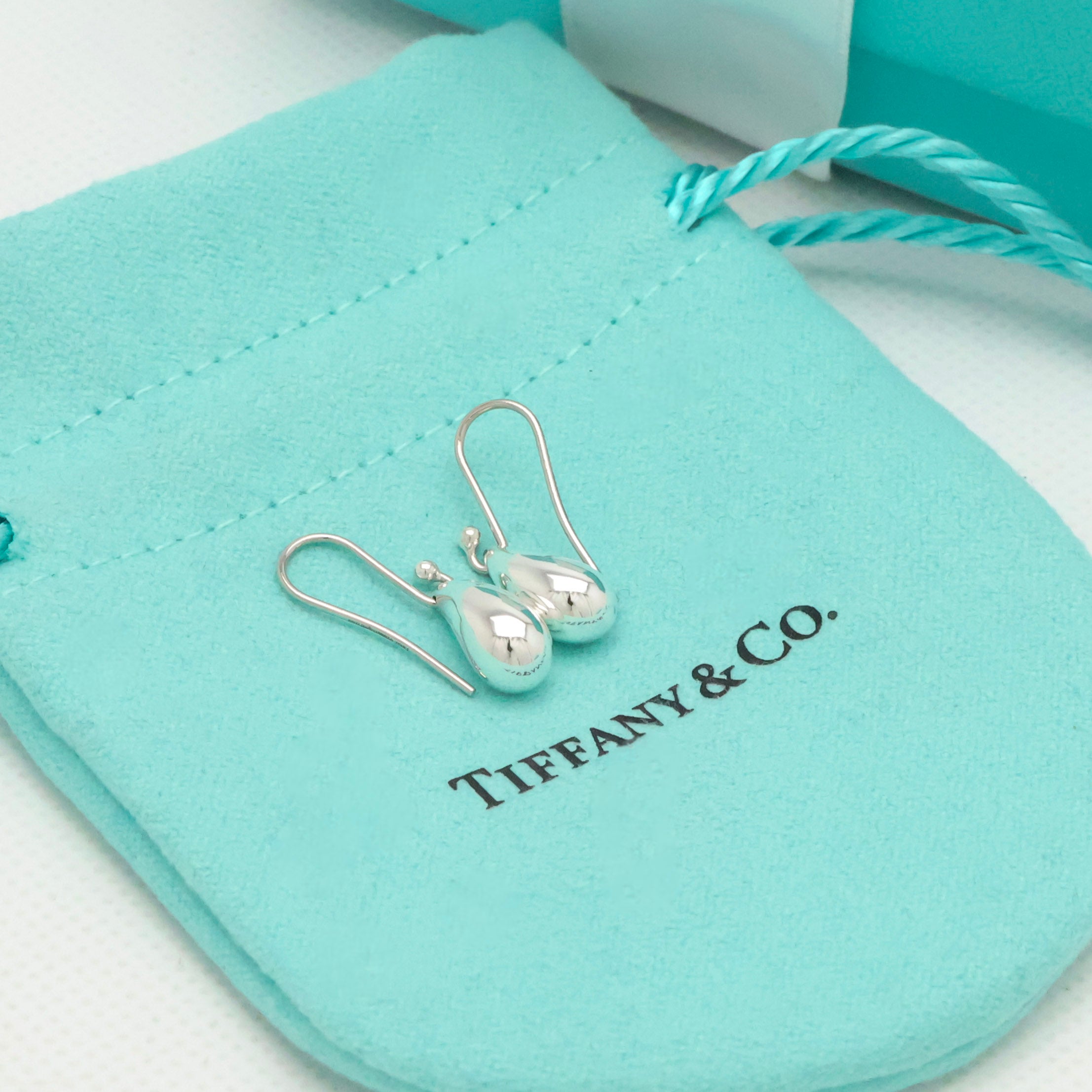 TIFFANY&Co. ティアドロップ エルサペレッティ フック ピアス AG925