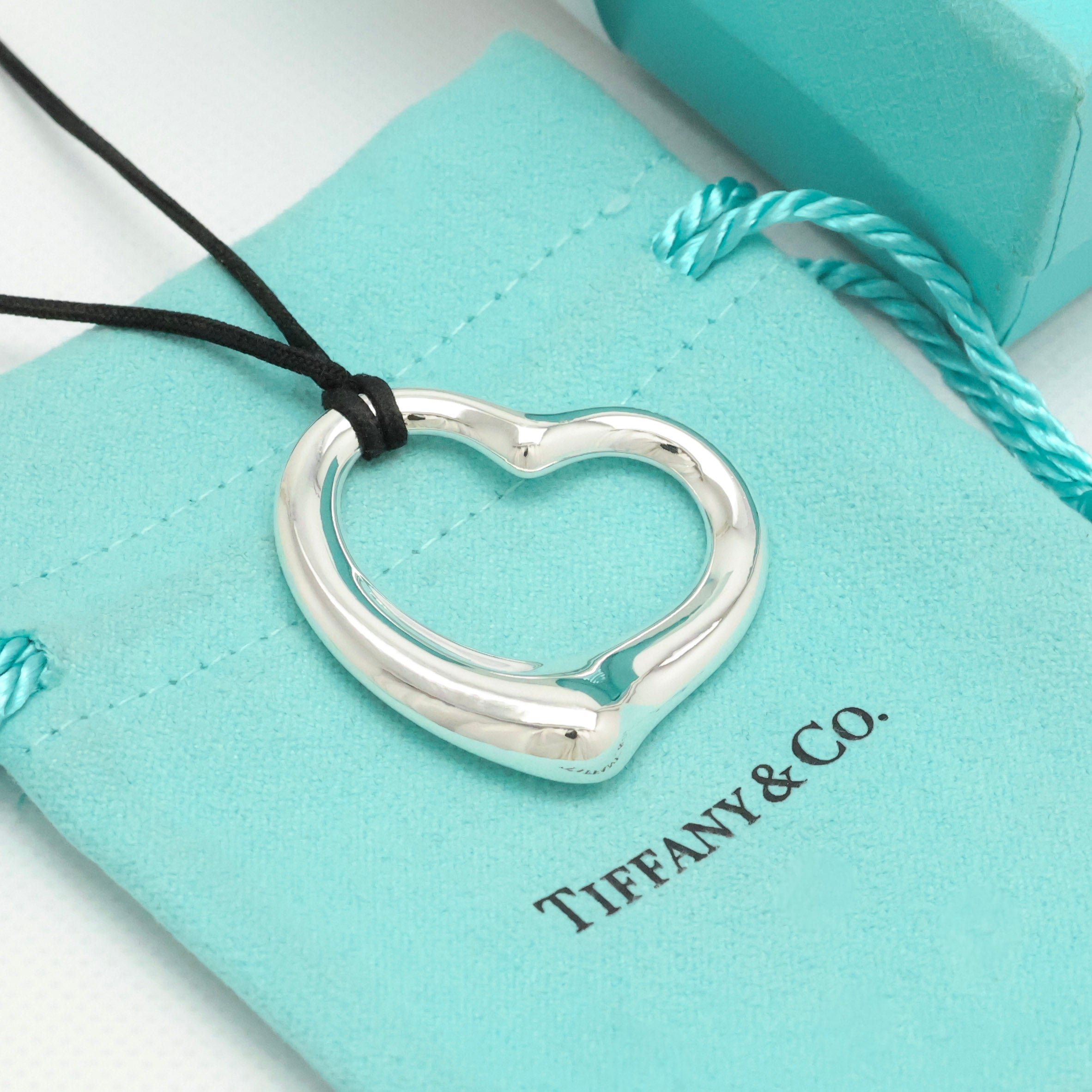 TIFFANY&Co. オープンハート 36mm シルクコード エルサペレッティ ネックレス AG925