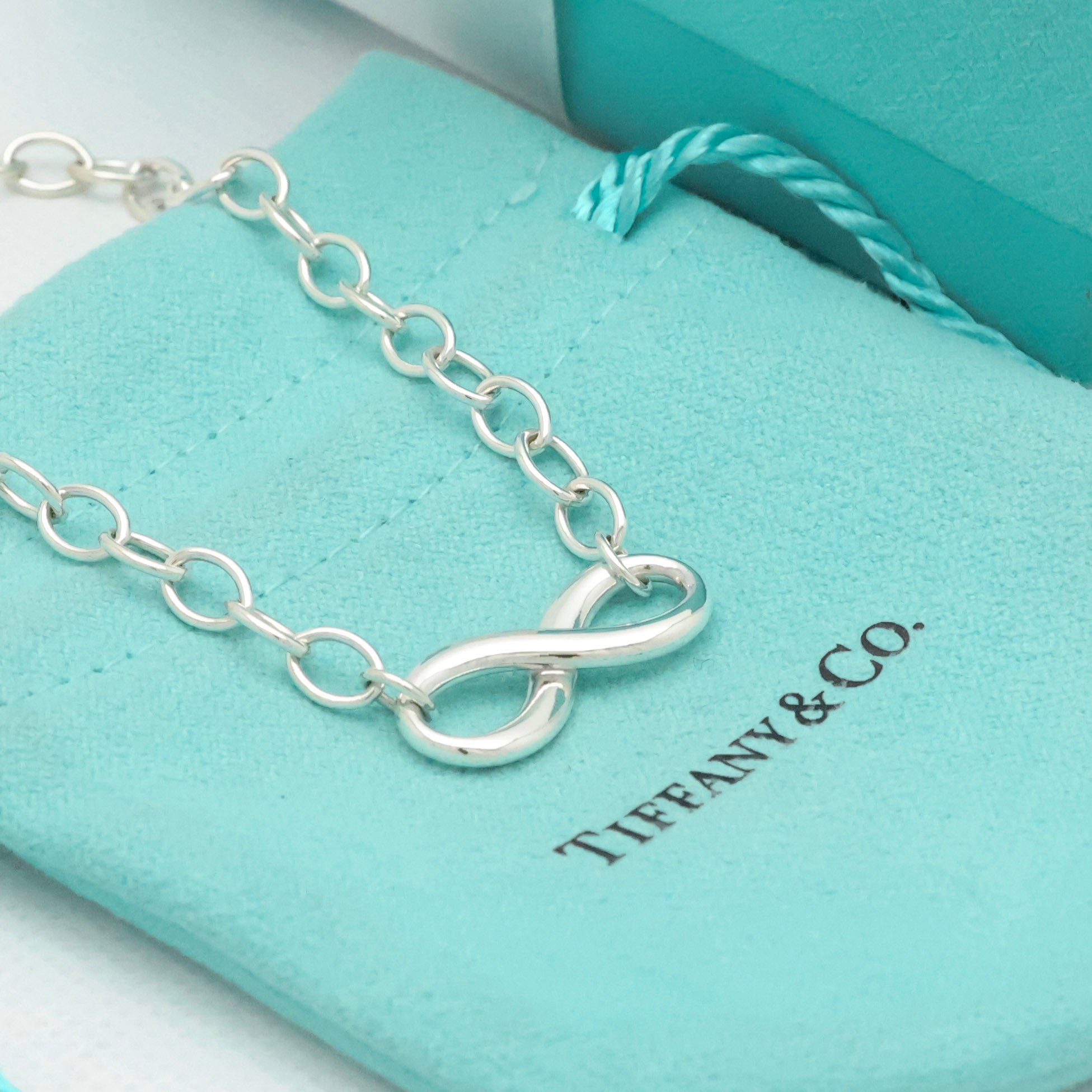 TIFFANY&Co. インフィニティ オーバル チェーン ブレスレット AG925