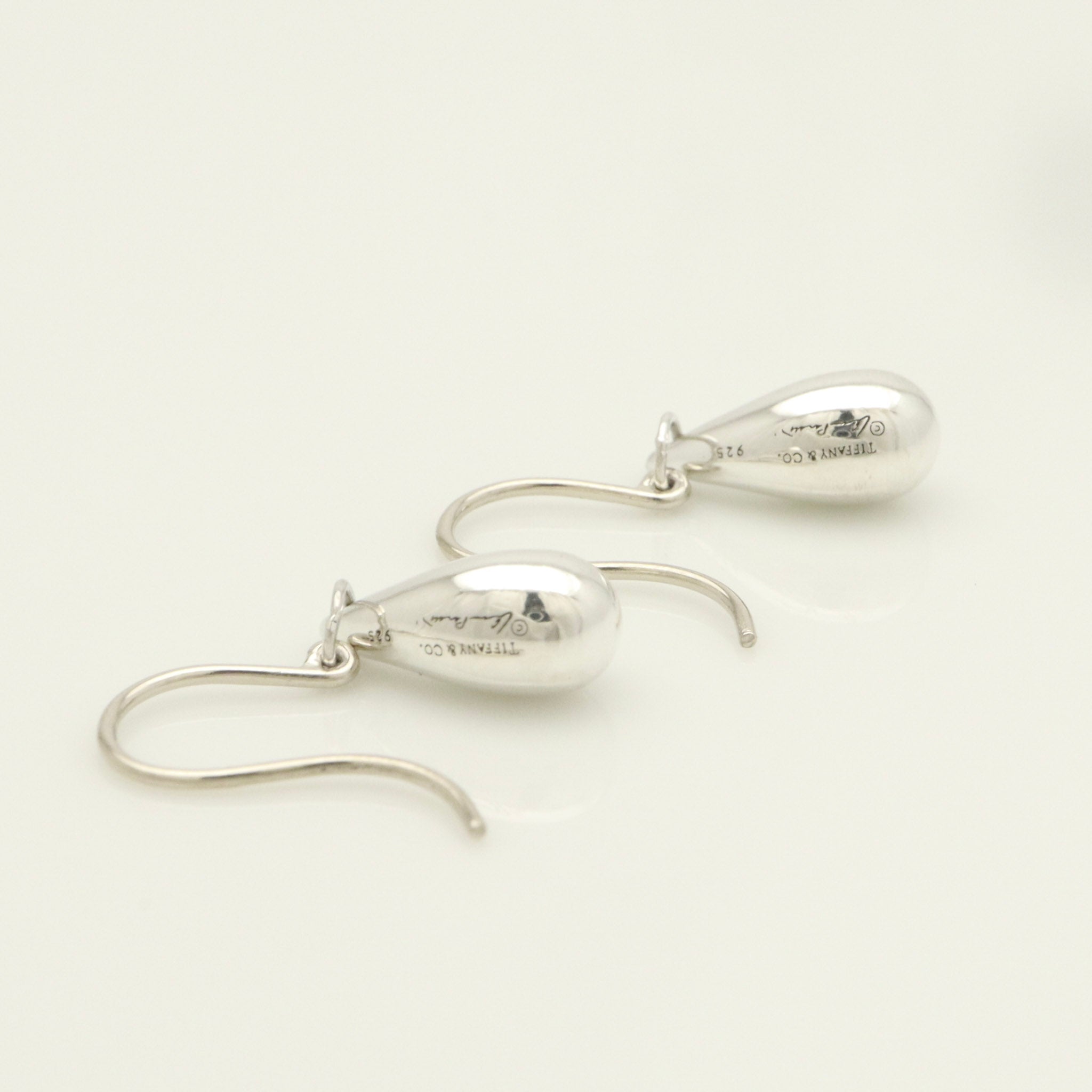 TIFFANY&Co. ティアドロップ エルサペレッティ フック ピアス AG925