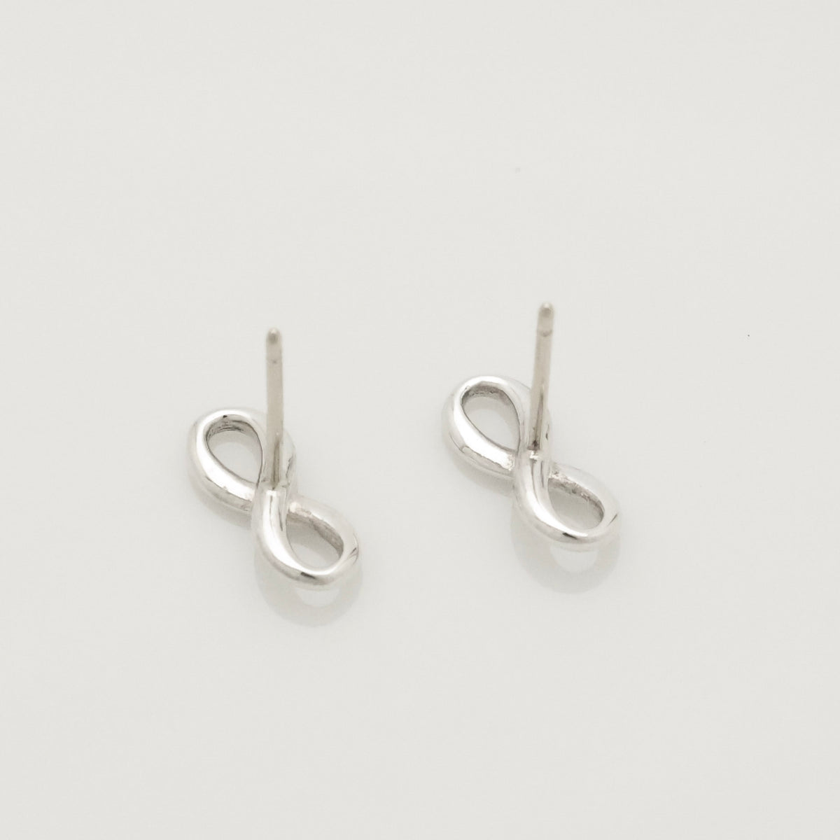 TIFFANY&Co. インフィニティ スタッド ピアス AG925