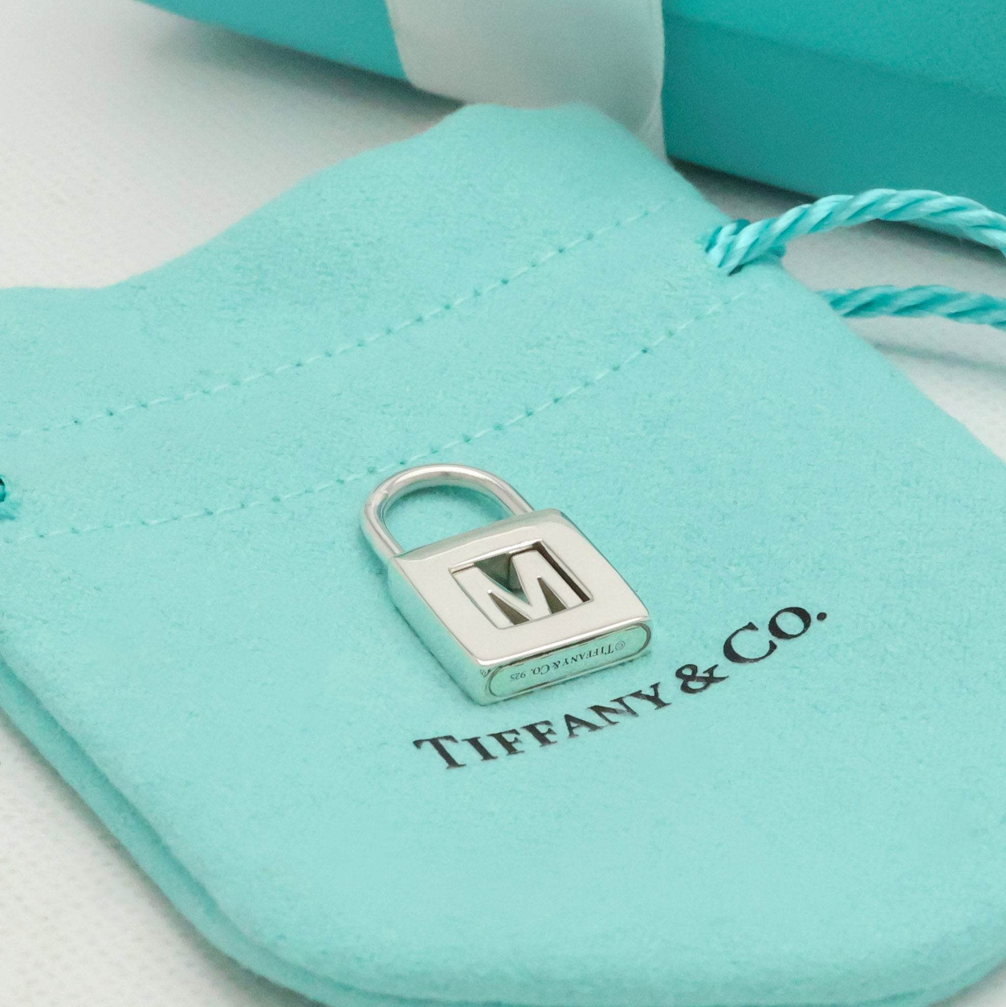 TIFFANY&Co. カデナ ロック M アルファベット ネックレス AG925