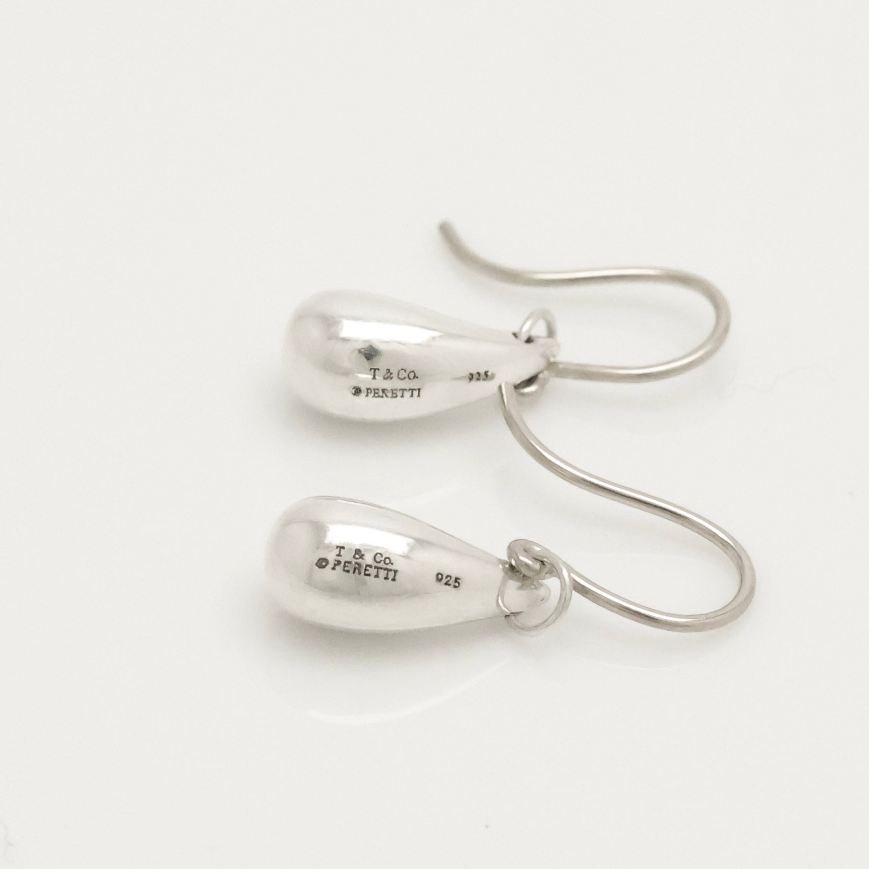 TIFFANY&Co. ティアドロップ エルサペレッティ フック ピアス AG925