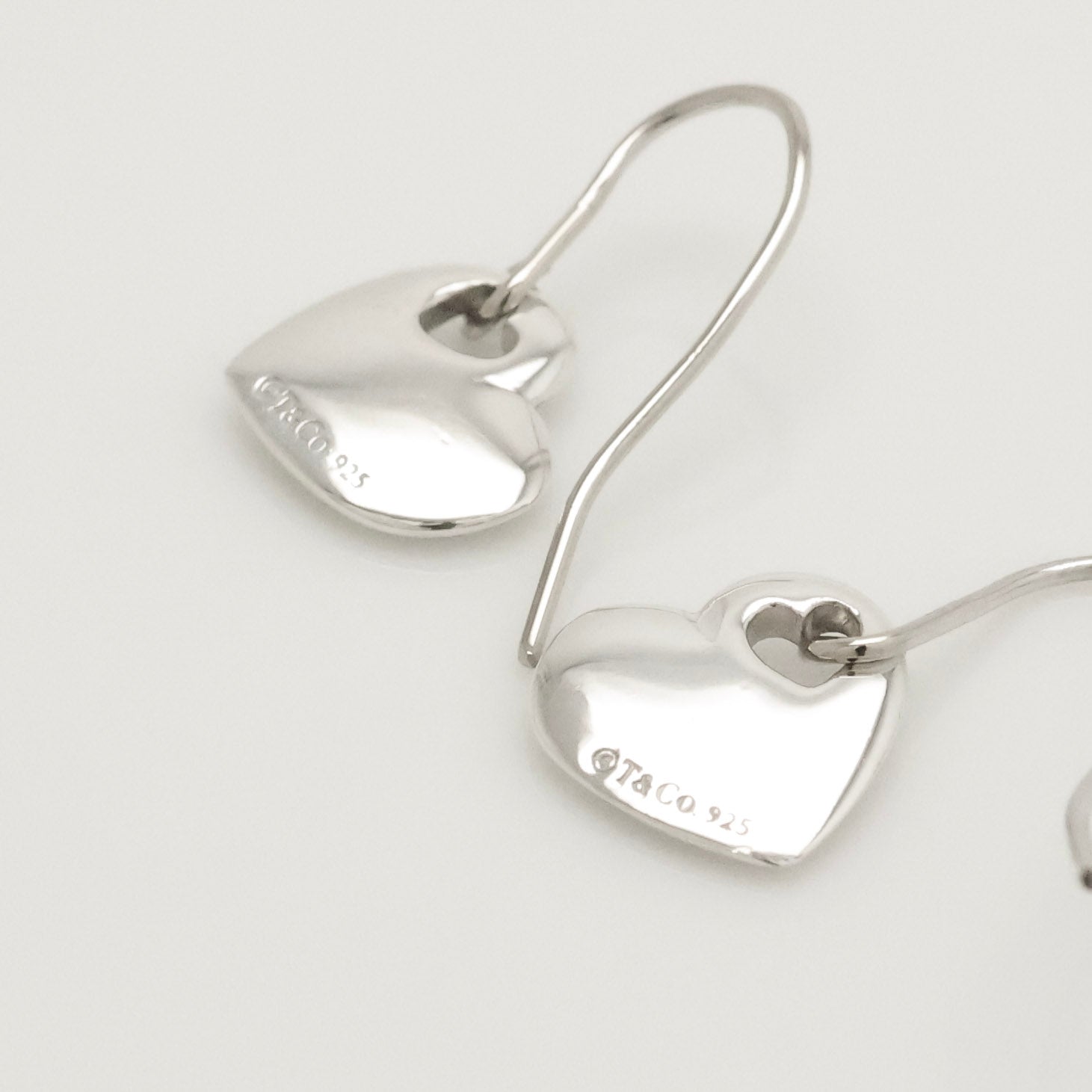 TIFFANY&Co. 2 ハート ステンシル カットアウト フック ピアス AG925