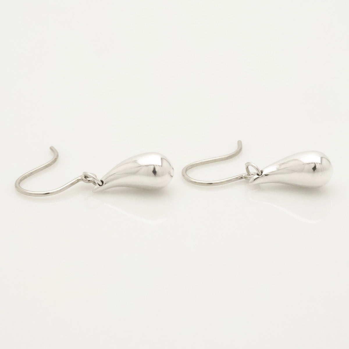 TIFFANY&Co. ティアドロップ エルサペレッティ フック ピアス AG925