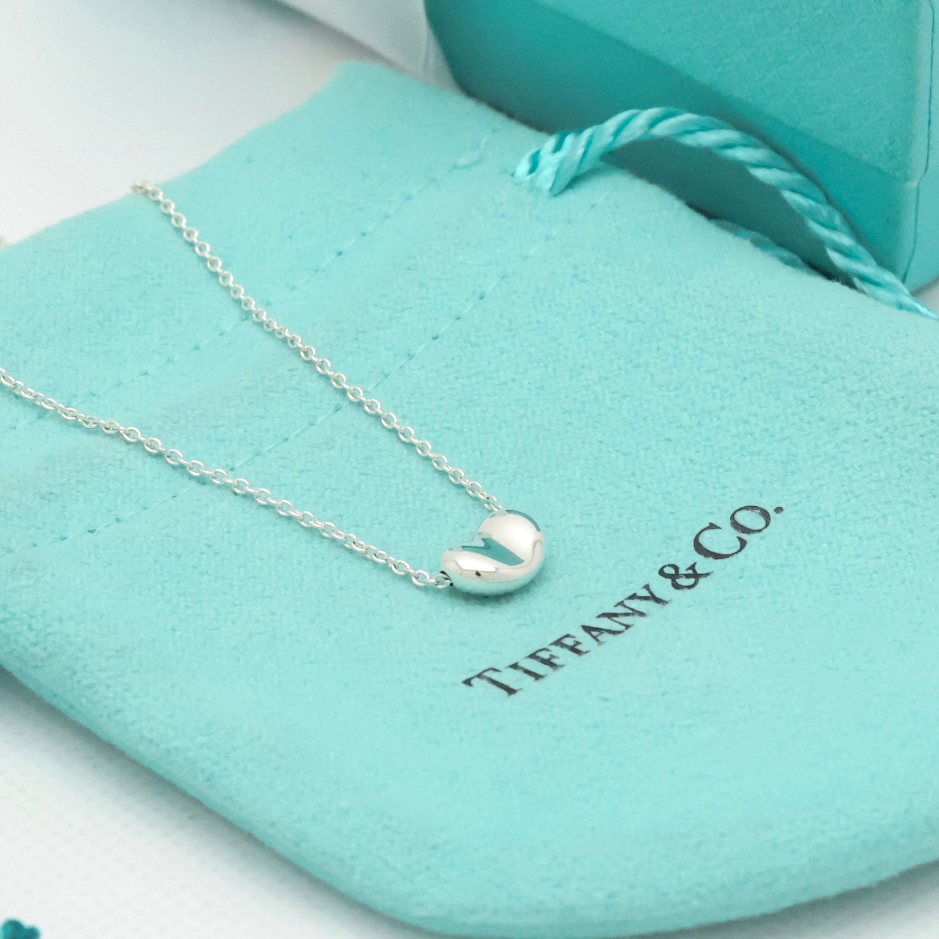  Tiffany & Co. Peretti Mini  Bean Necklace  Sterling Silver 925 