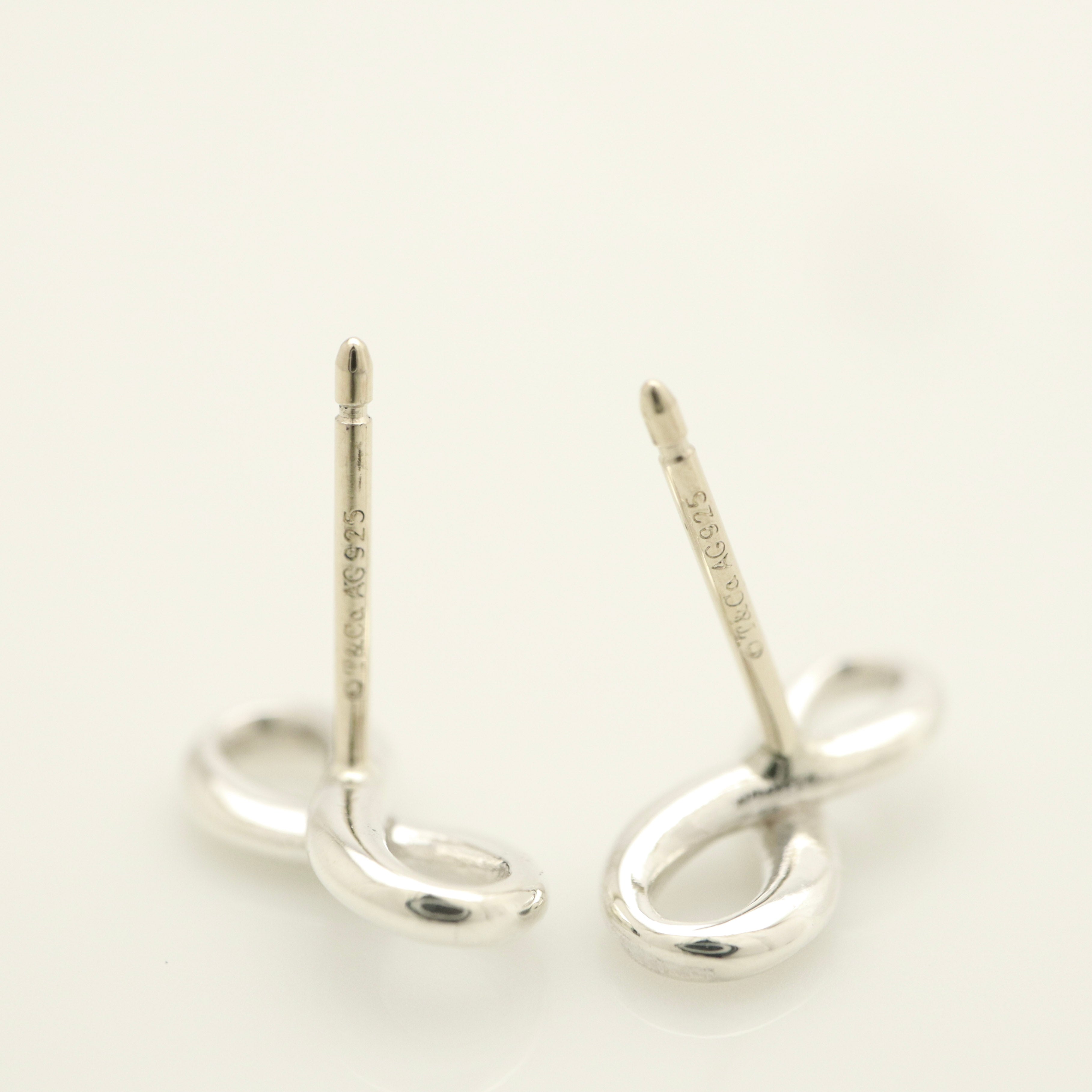 TIFFANY&Co. インフィニティ スタッド ピアス AG925