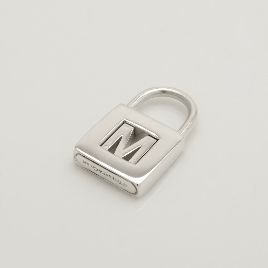 TIFFANY&Co. カデナ ロック M アルファベット ネックレス AG925