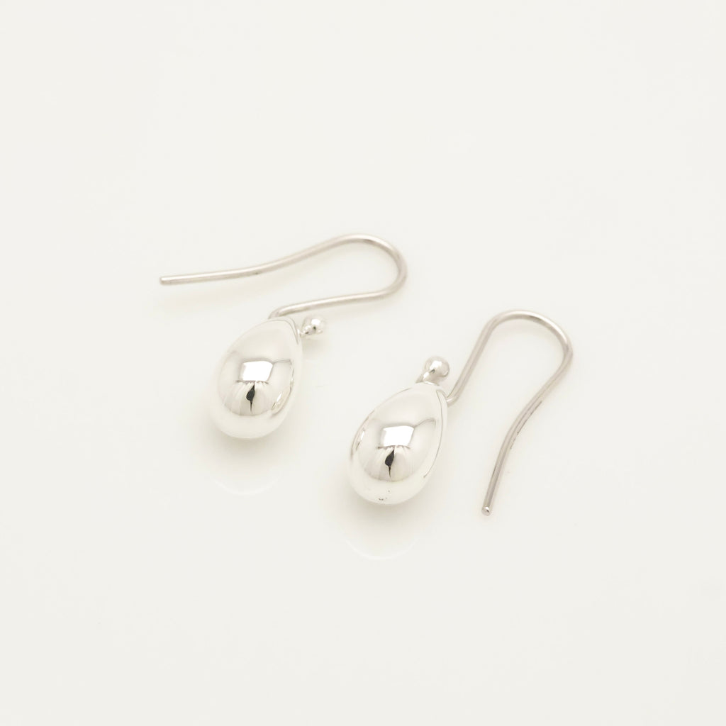TIFFANY&Co. ティアドロップ エルサペレッティ フック ピアス AG925