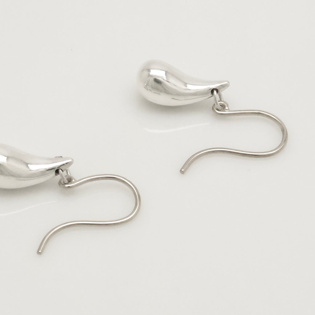 TIFFANY&Co. ティアドロップ エルサペレッティ フック ピアス AG925