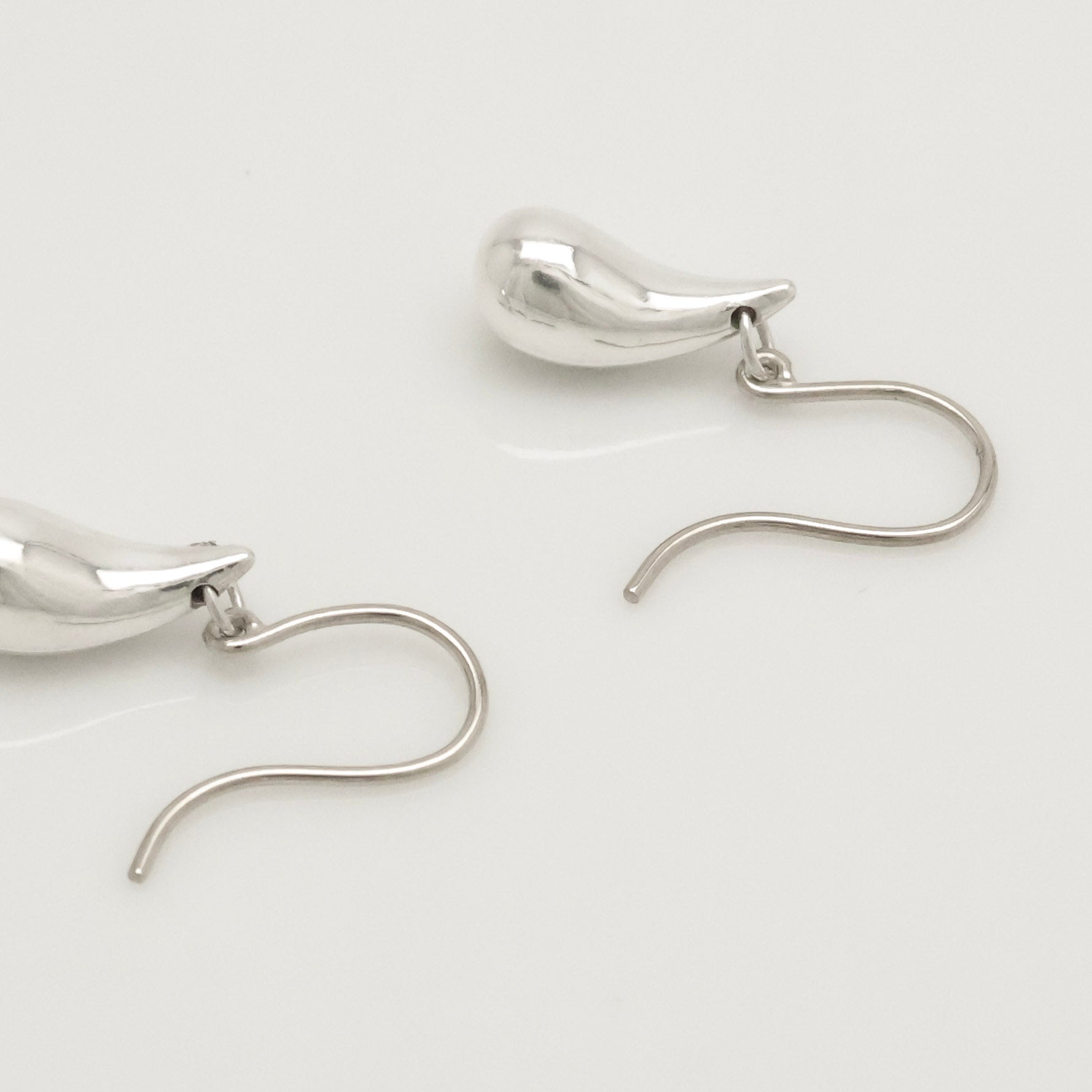 TIFFANY&Co. ティアドロップ エルサペレッティ フック ピアス AG925